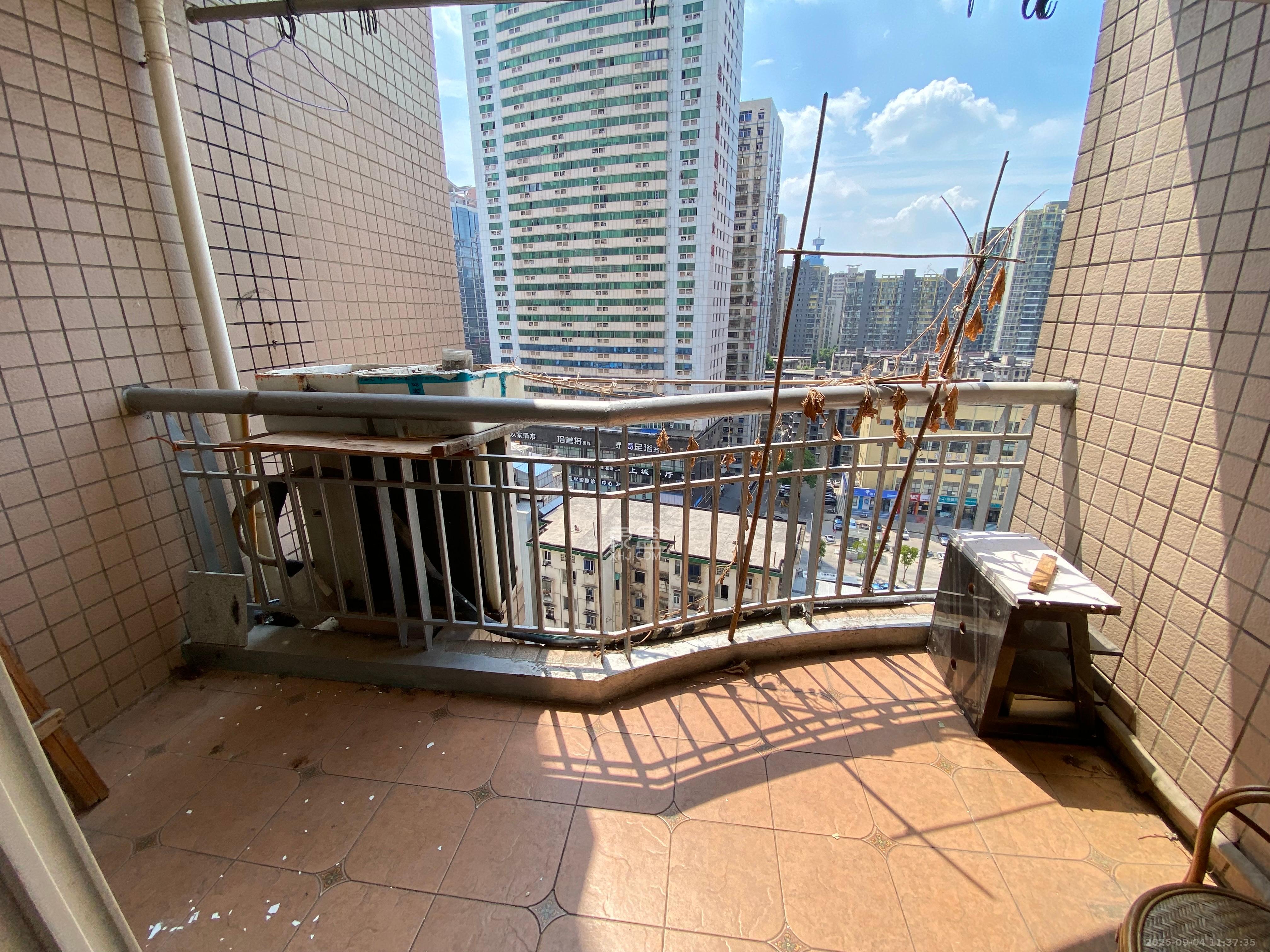 维一星城 3室2厅1卫 3500.0元/月 维一星城 3室2厅1卫 3500.0元/月室内图