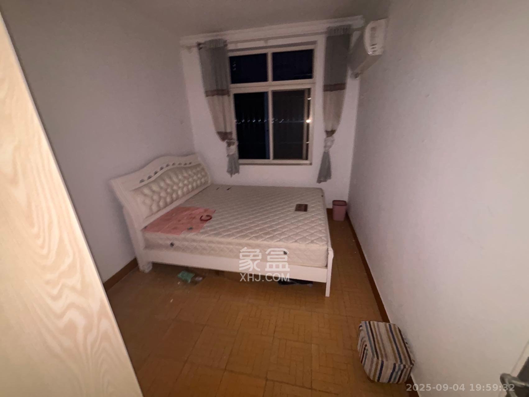 正圆小区（树木岭）  1室2厅1卫    1600.0元/月室内图