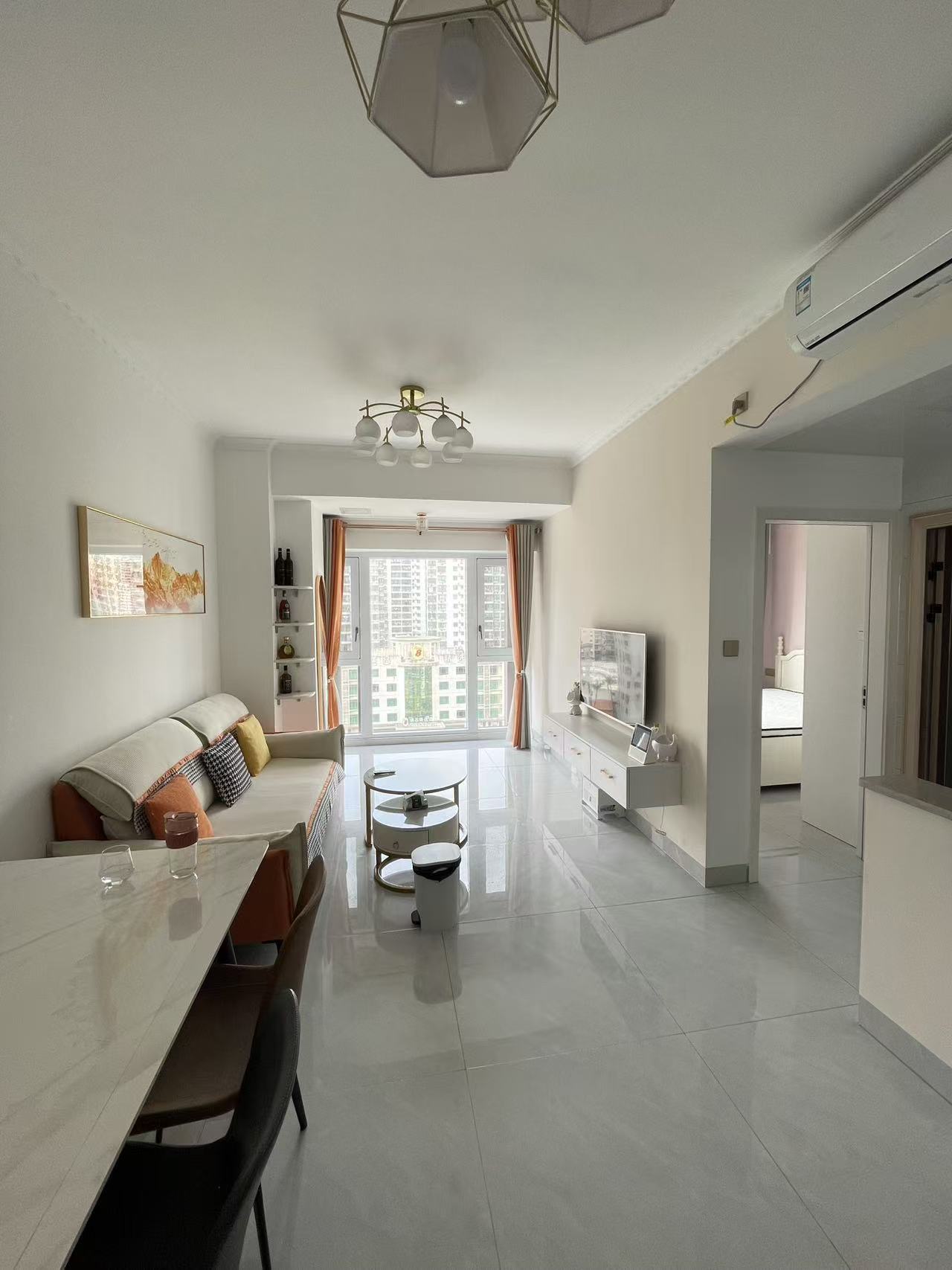 东站国际  1室2厅1卫    2500.0元/月 东站国际  1室2厅1卫    2500.0元/月室内图