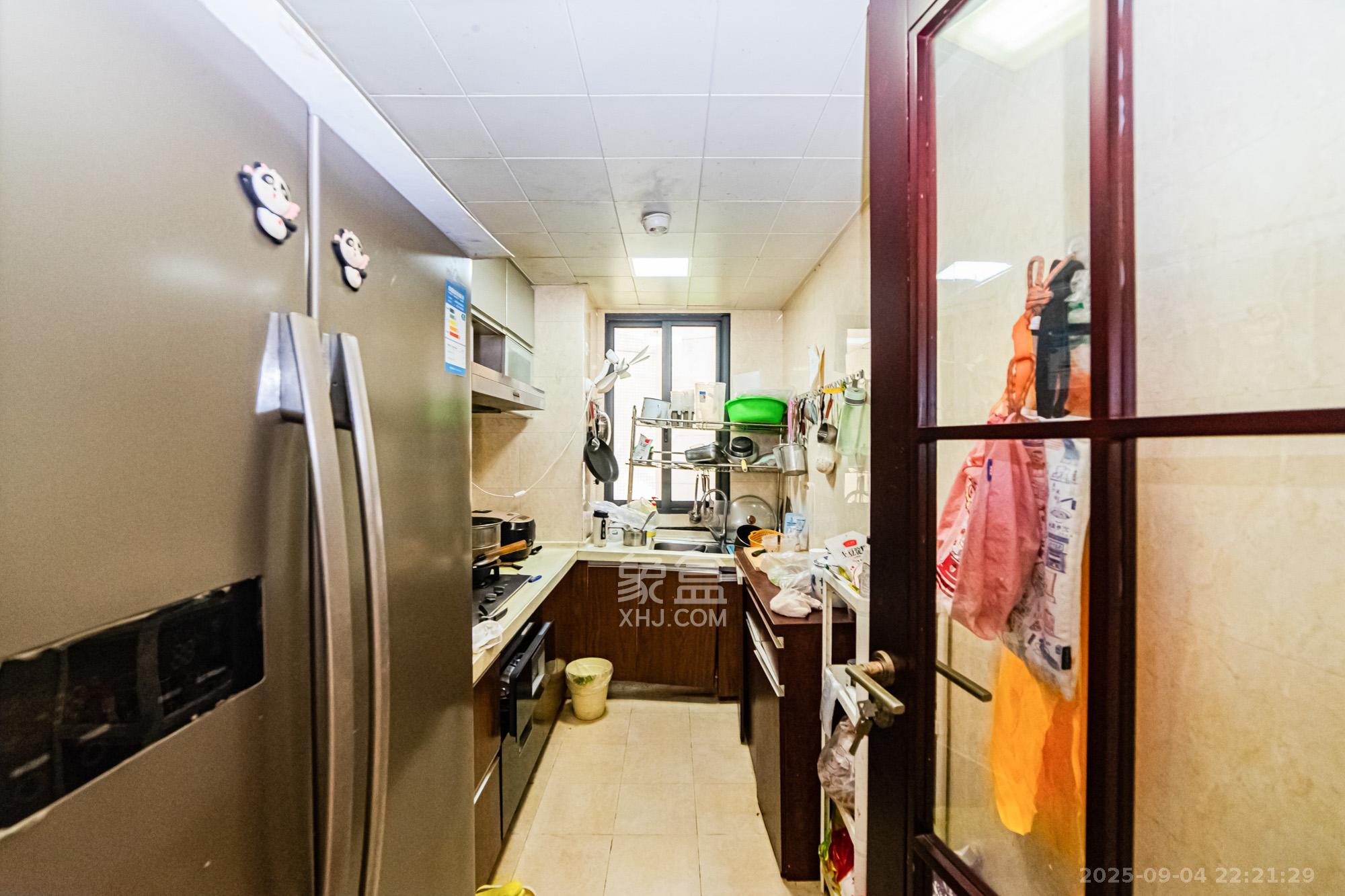 珠江花城四期花盛 3室2厅2卫 116.0万 珠江花城四期花盛 3室2厅2卫 116.0万厨房