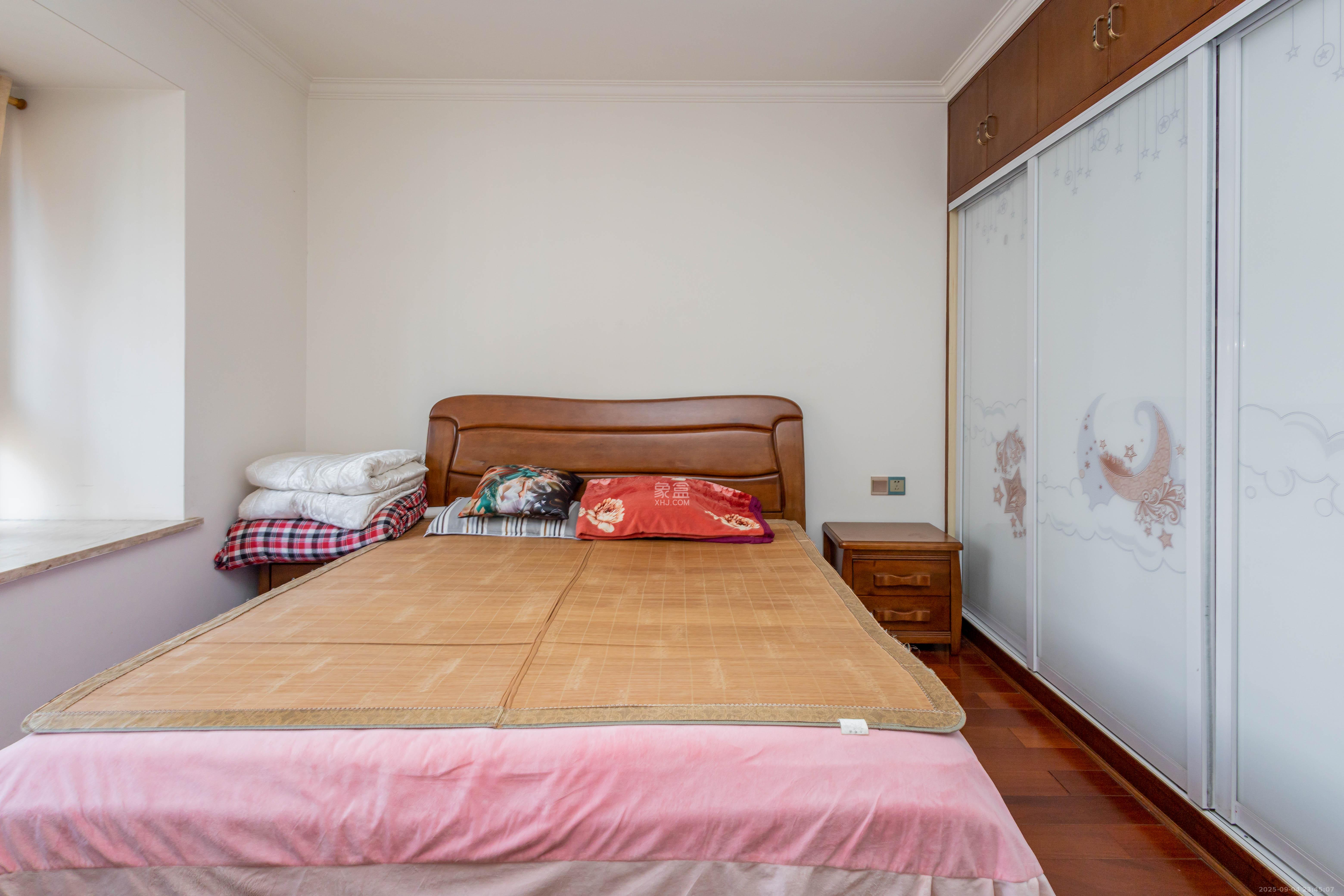 嘉盛和园 4室2厅2卫 99.78万 嘉盛和园 4室2厅2卫 99.78万卧室