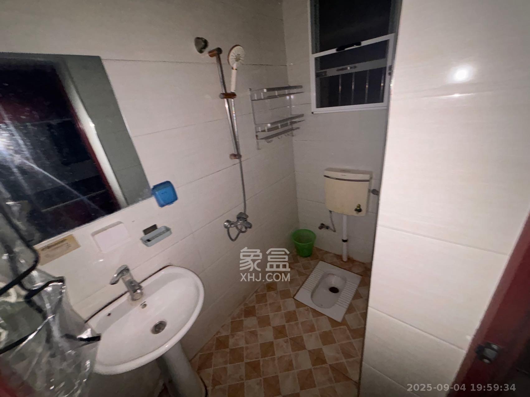 正圆小区（树木岭）  1室2厅1卫    1600.0元/月室内图