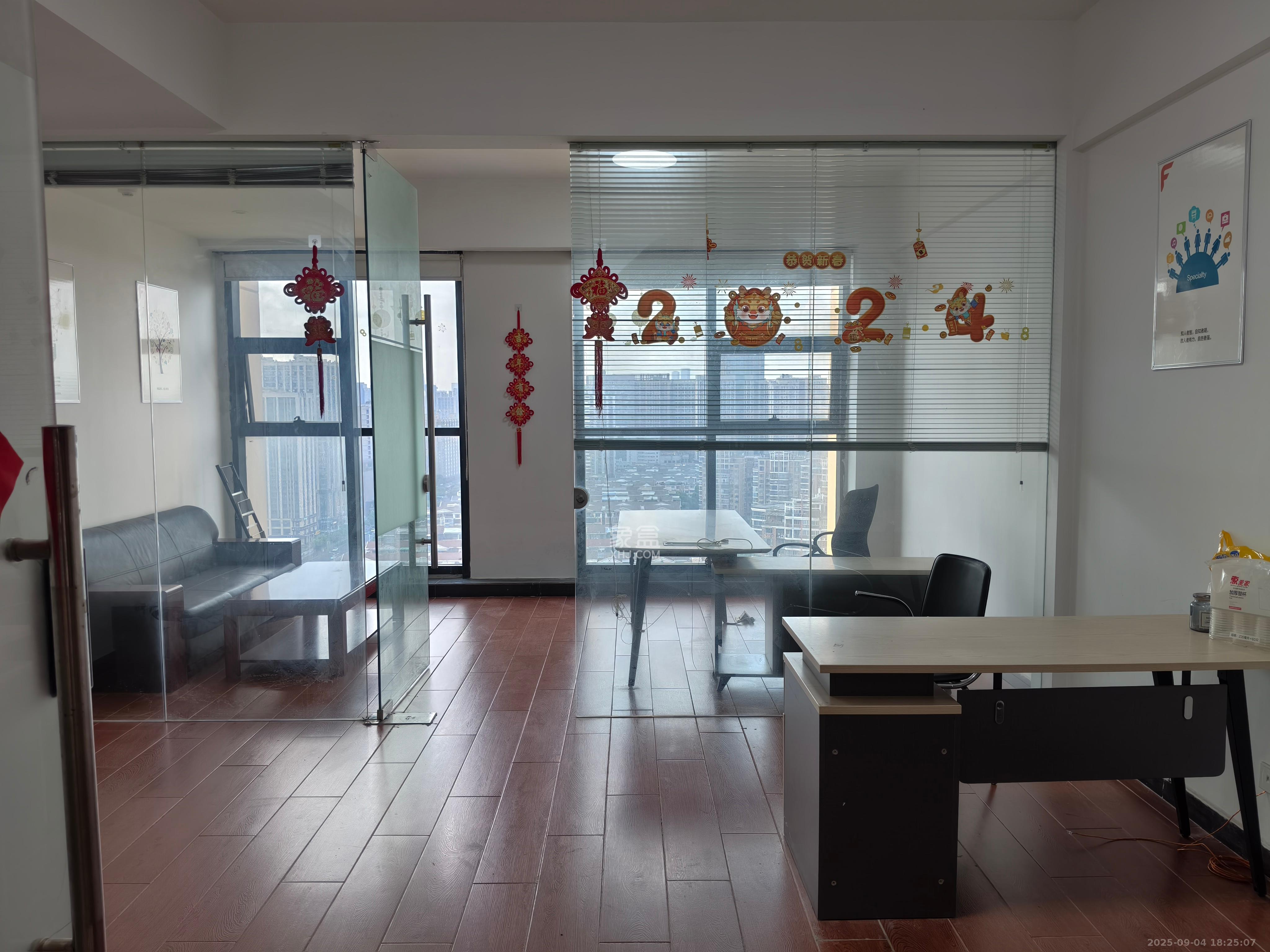 万坤图财富广场  1室1厅1卫    2600.0元/月 万坤图财富广场  1室1厅1卫    2600.0元/月室内图