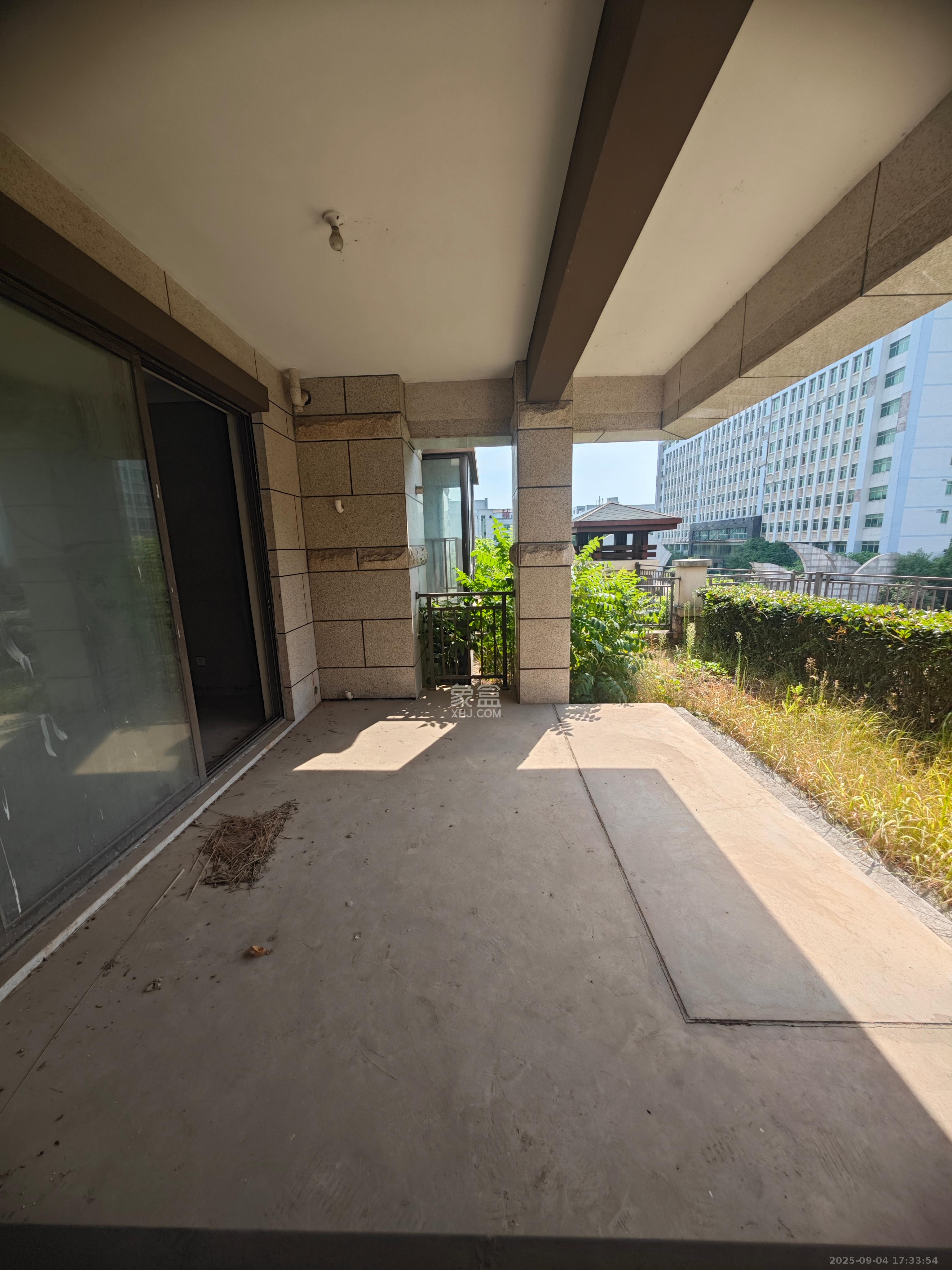 华融山水苑  3室2厅2卫   63.80万客厅