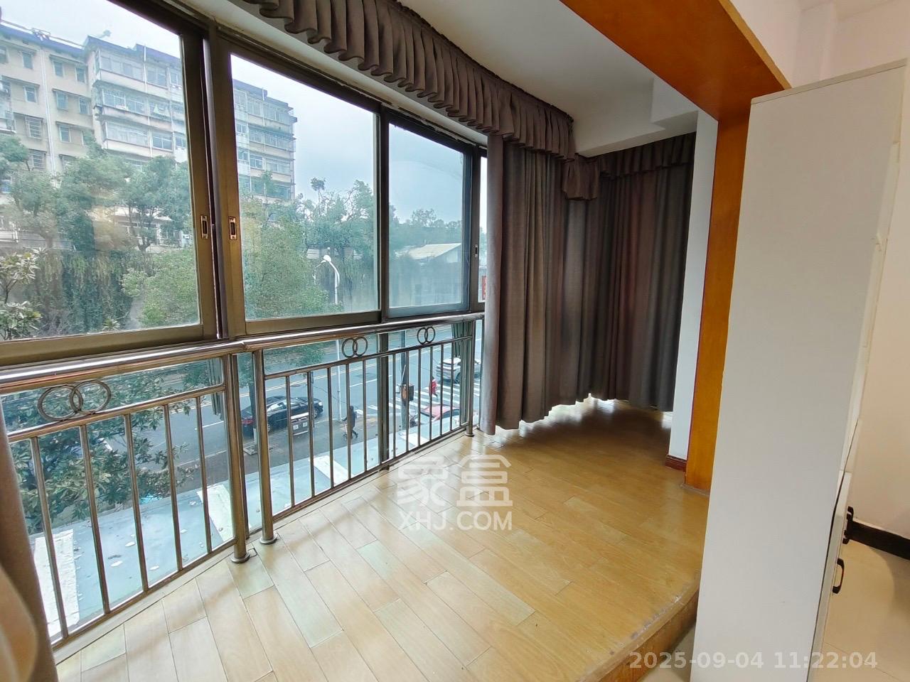 金色山庄  3室2厅2卫    3200.0元/月 金色山庄  3室2厅2卫    3200.0元/月室内图