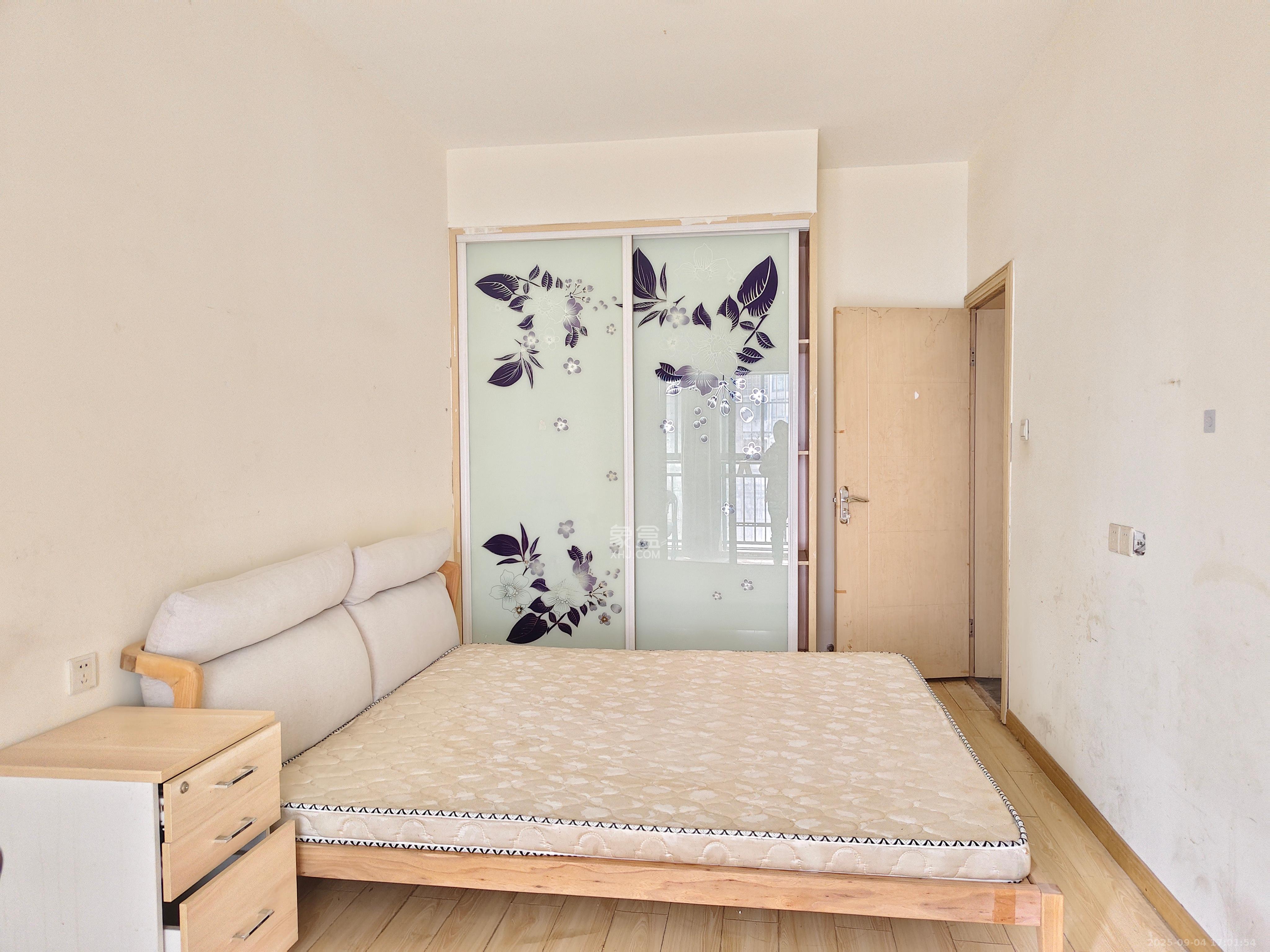 湘诚嘉园  4室2厅2卫    2600.0元/月室内图