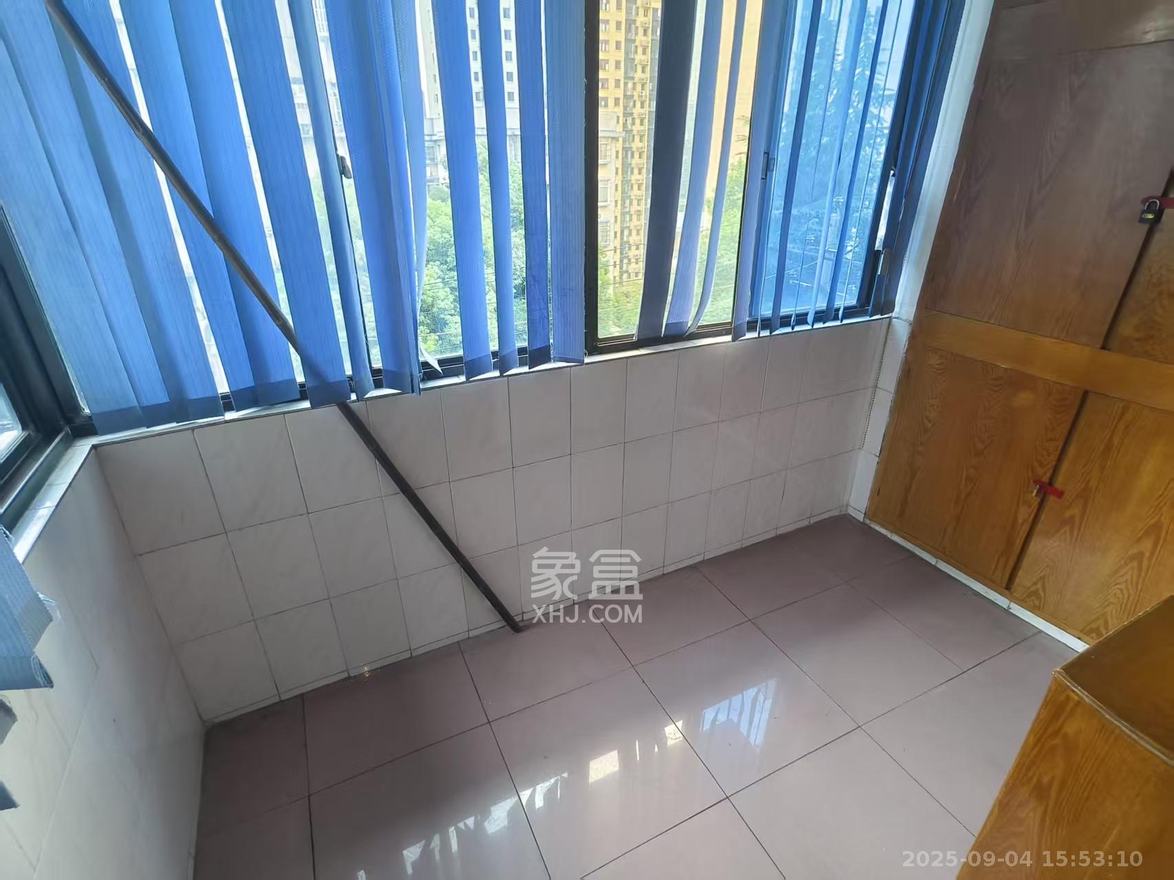 湖工家园 2室1厅1卫 1200.0元/月 湖工家园 2室1厅1卫 1200.0元/月室内图