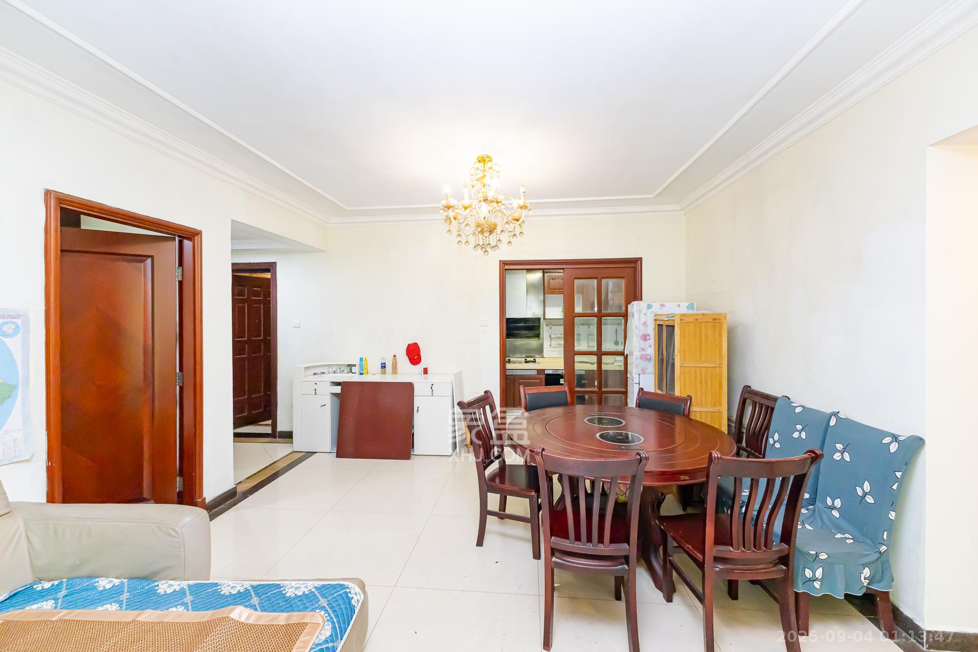 恒大名都 4室2厅2卫 76.50万 恒大名都 4室2厅2卫 76.50万客厅