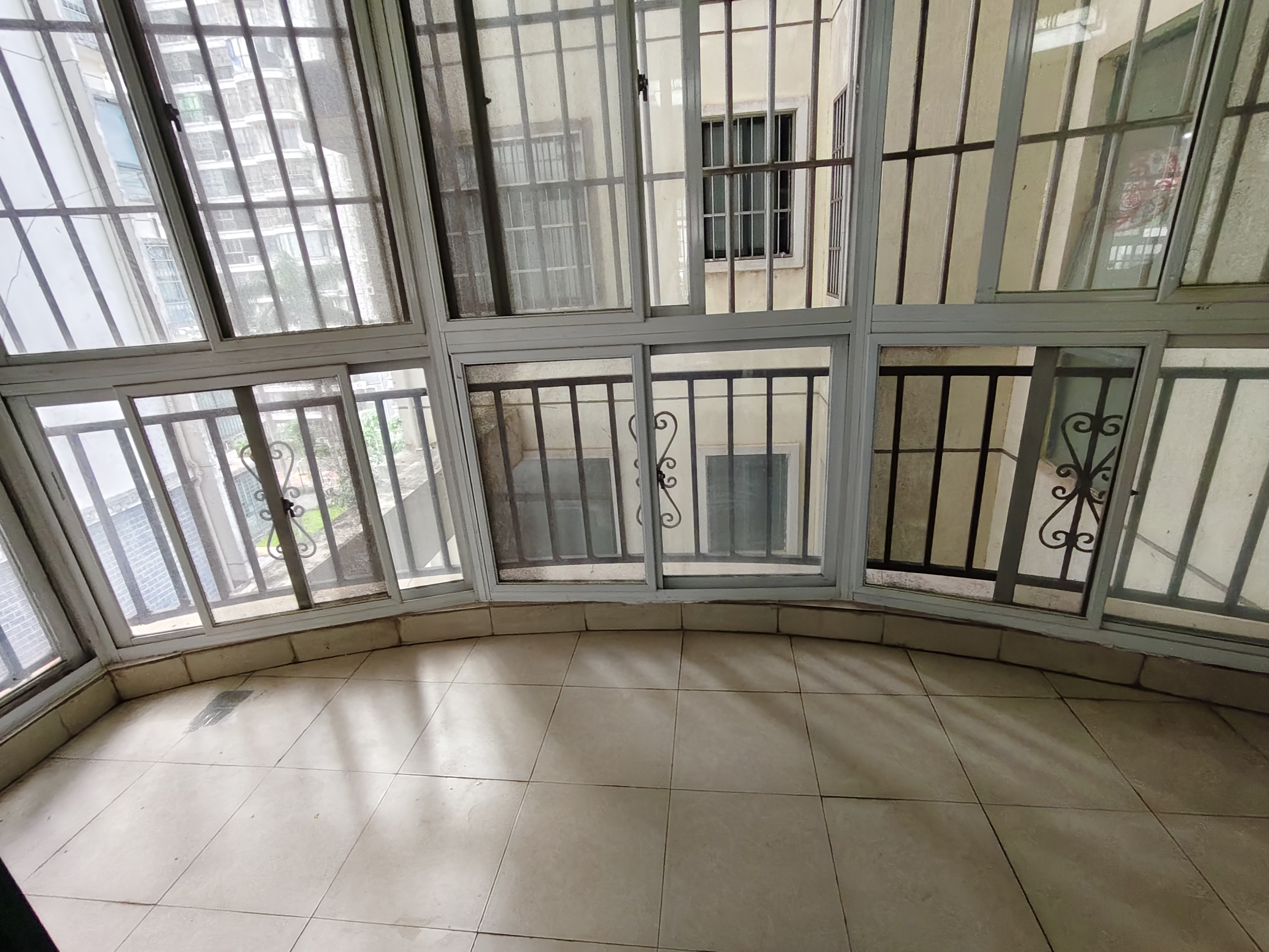 华荣府 3室2厅2卫 2500.0元/月 华荣府 3室2厅2卫 2500.0元/月室内图