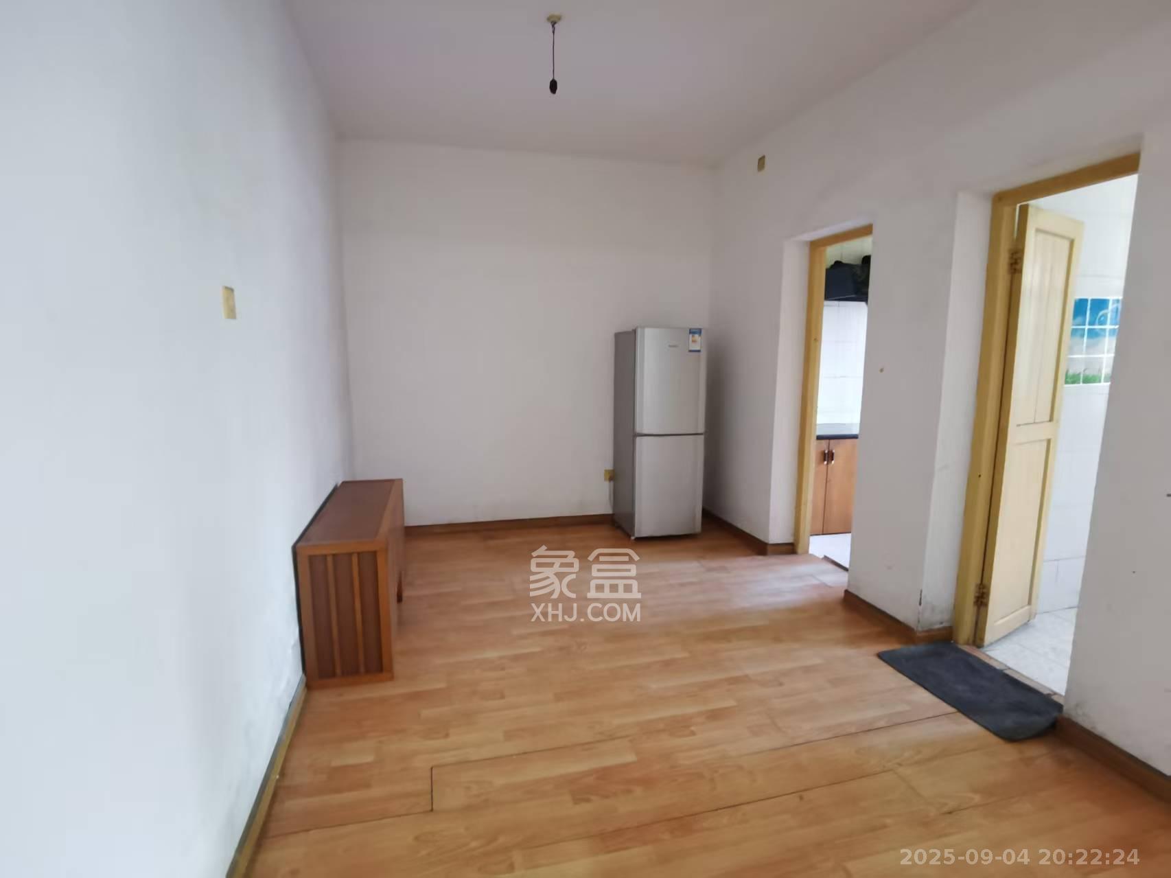 黄泥岭社区 1室2厅2卫 1800.0元/月 黄泥岭社区 1室2厅2卫 1800.0元/月室内图