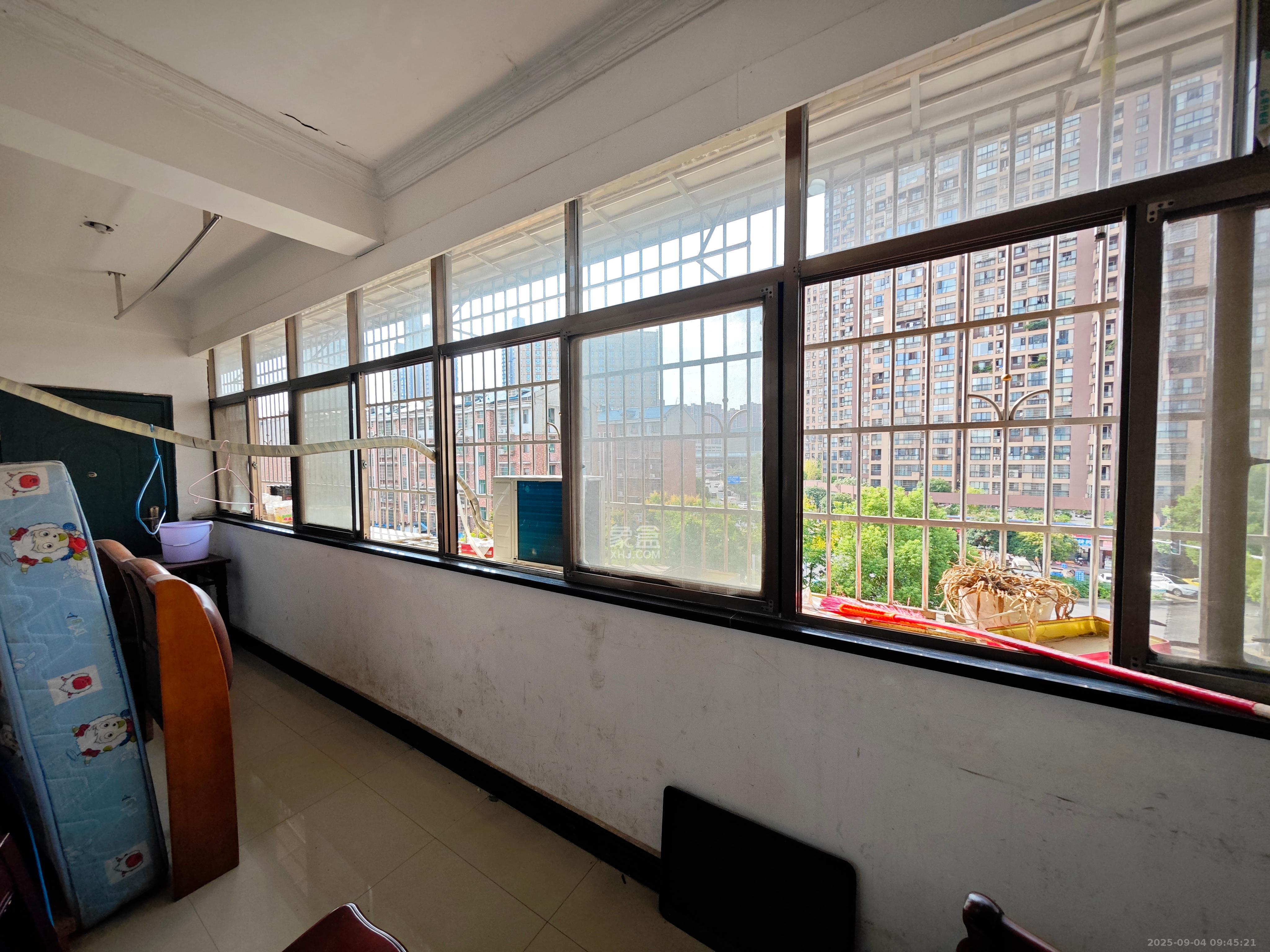 月湖安置小区（马栏山小区）  3室2厅1卫    1800.0元/月室内图