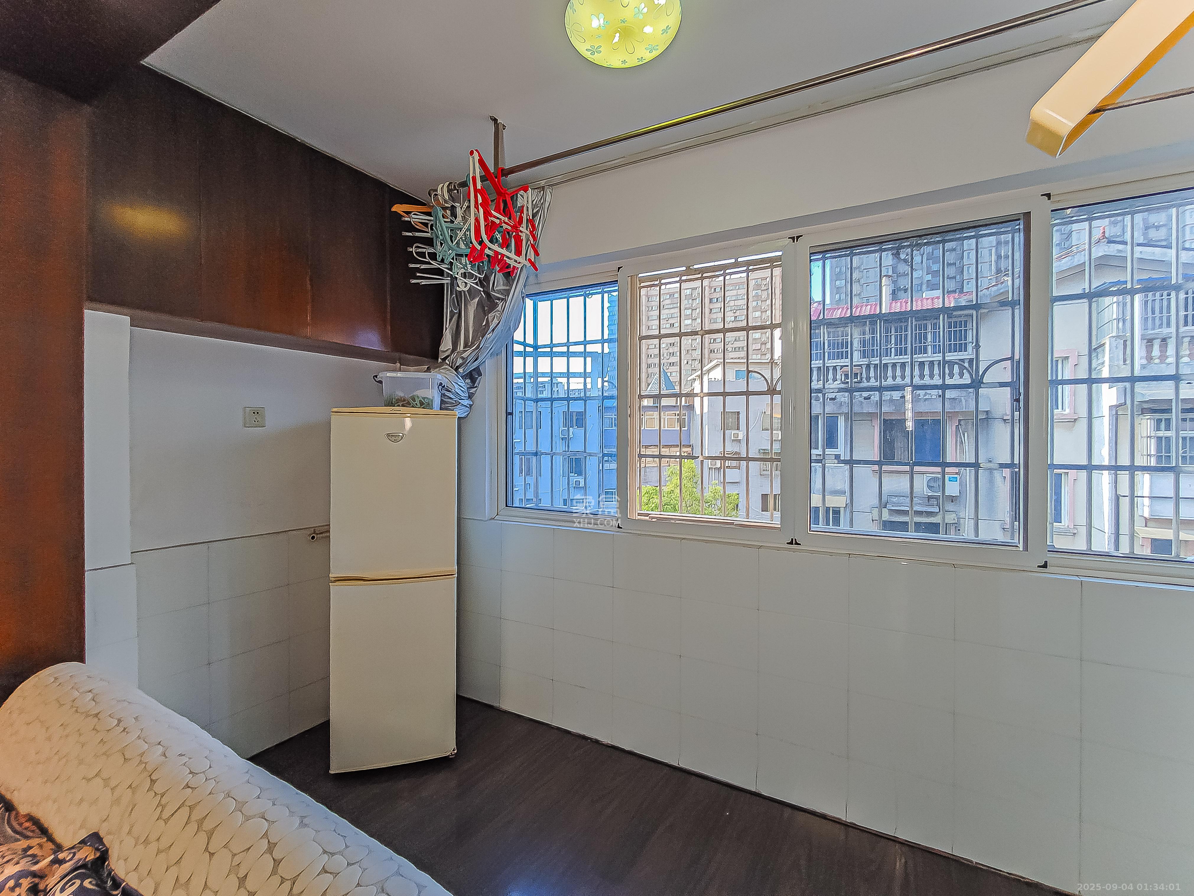 广厦新村  3室2厅1卫    46.8万阳台