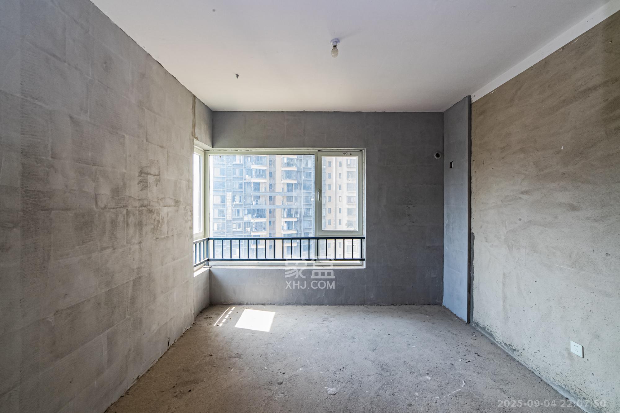 北辰三角洲E7区  5室2厅3卫    407.0万 北辰三角洲E7区  5室2厅3卫    407.0万卧室