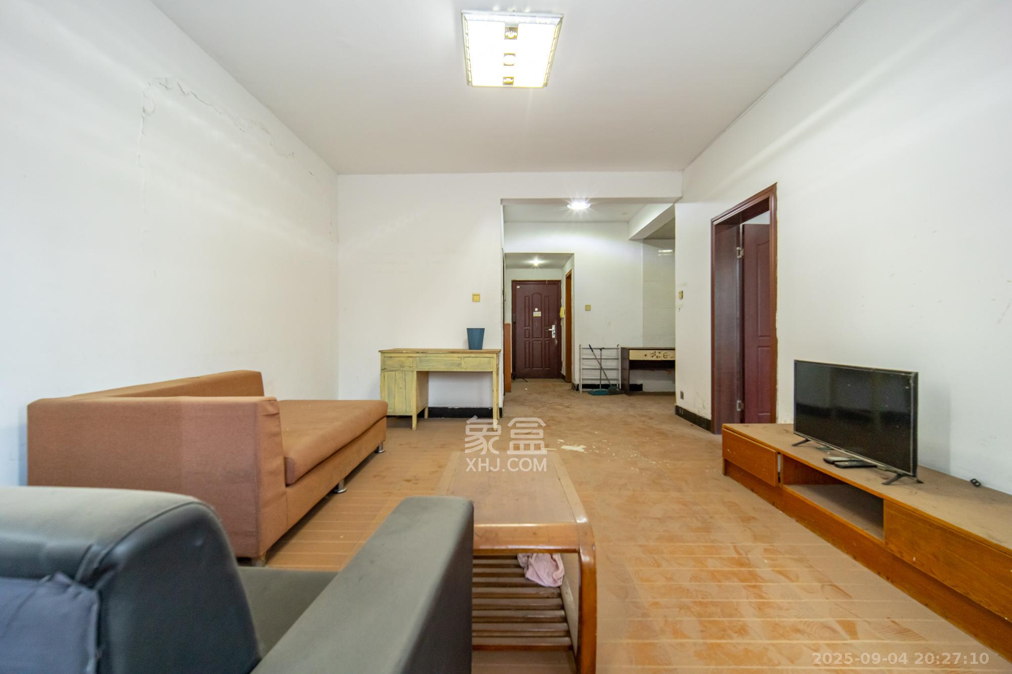 爱琴海岸 2室2厅1卫 36.8万 爱琴海岸 2室2厅1卫 36.8万客厅