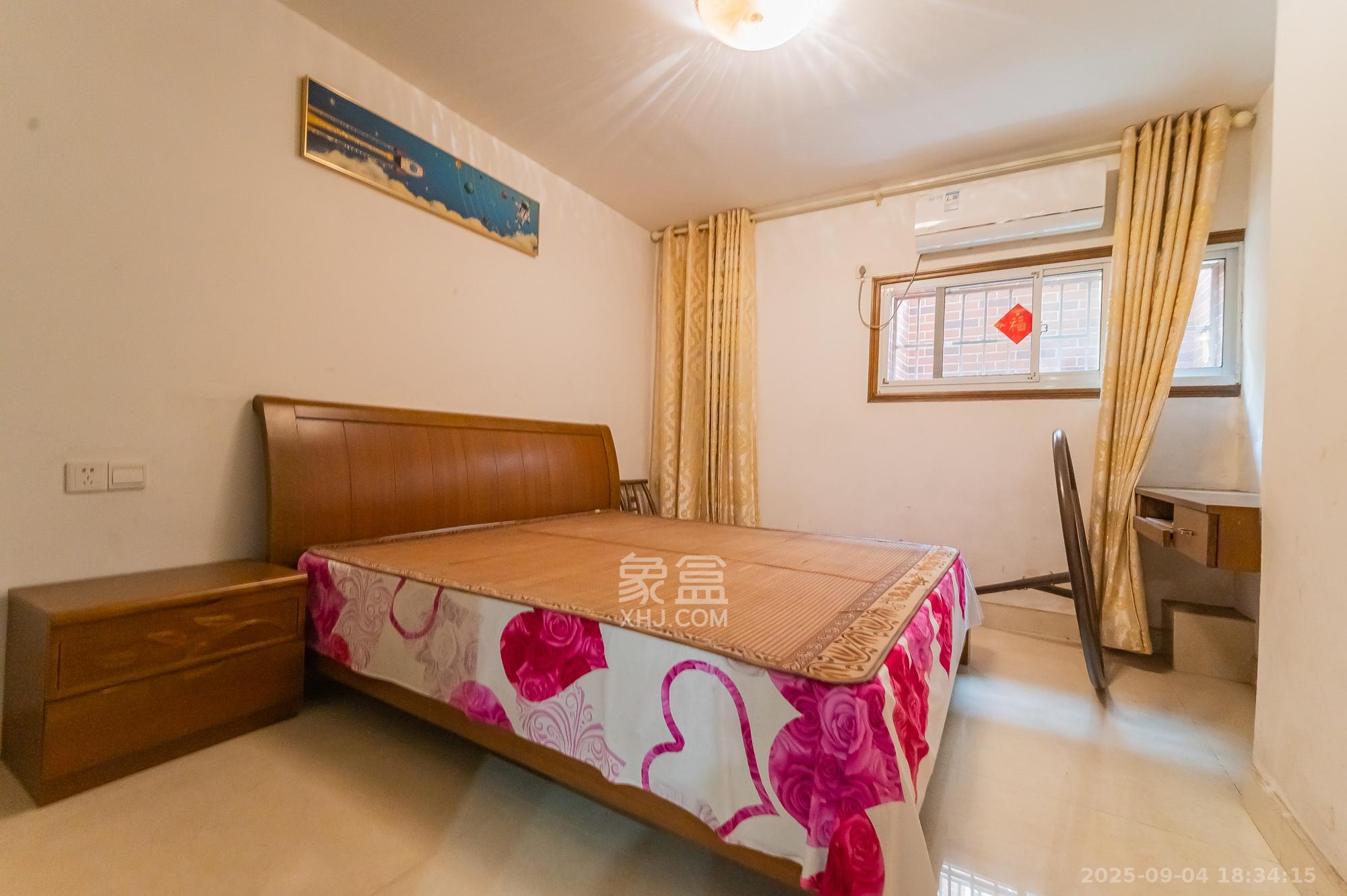 幸福里(幸福里一期) 6室2厅3卫 176.0万 幸福里(幸福里一期) 6室2厅3卫 176.0万卧室