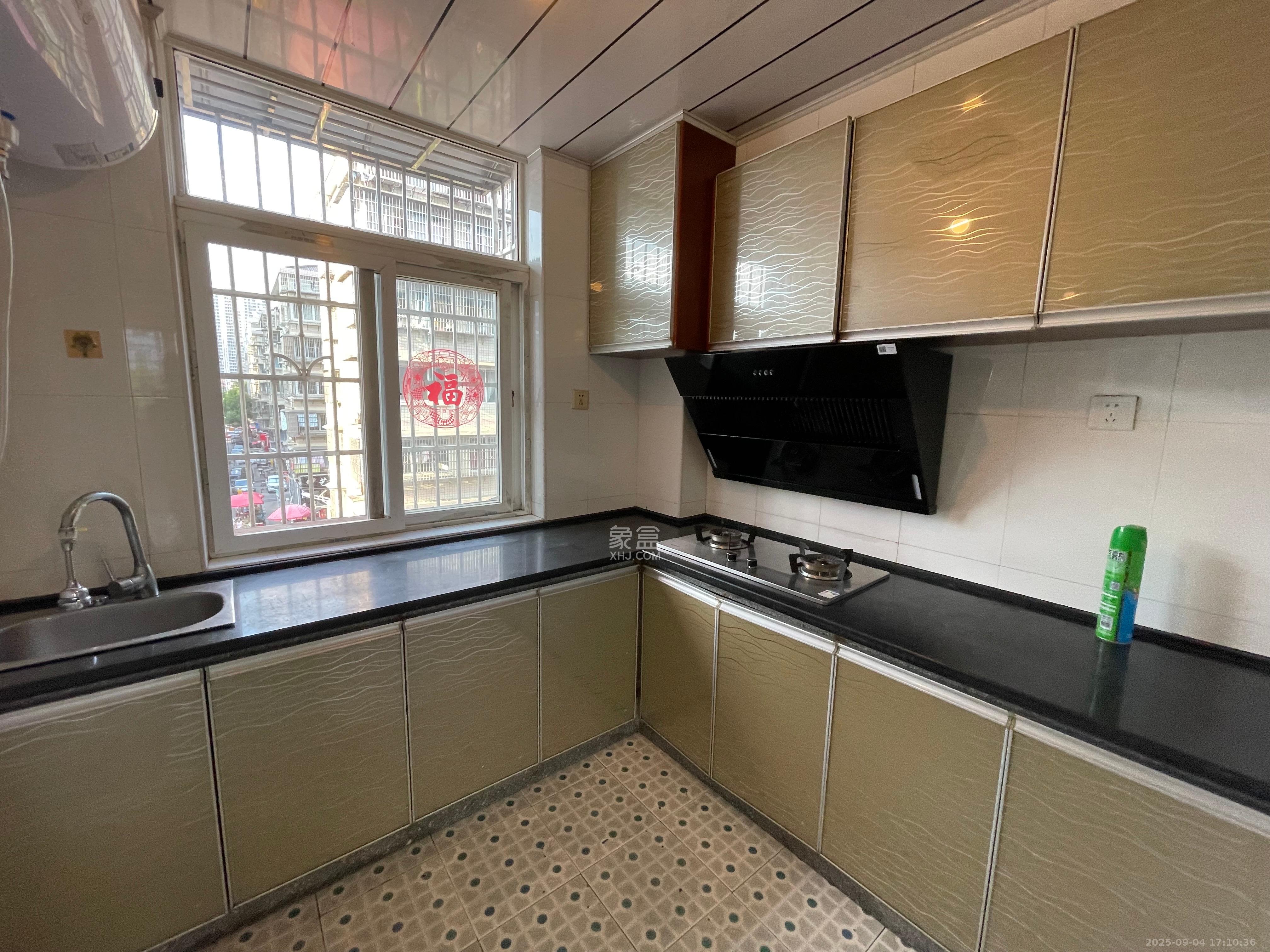 新桥沁园(银港农贸市场)  3室1厅1卫    1800.0元/月 新桥沁园(银港农贸市场)  3室1厅1卫    1800.0元/月室内图