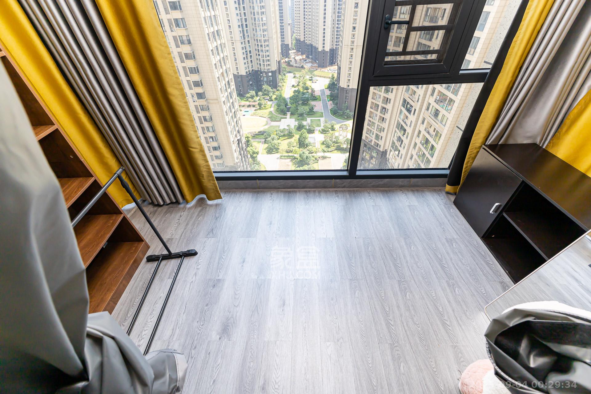 明发阅江悦府  4室2厅2卫    115.0万阳台