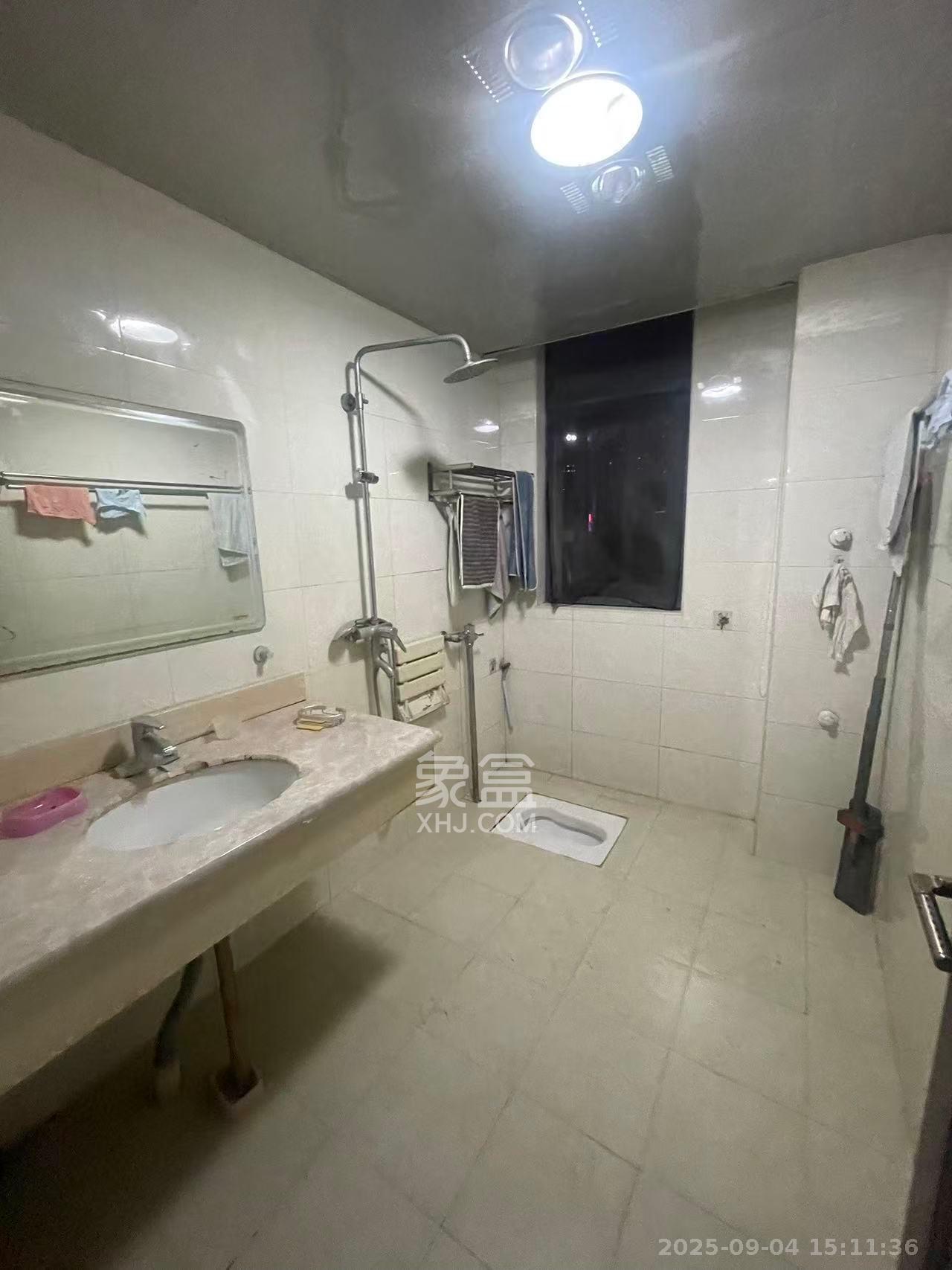 湖南宾馆  4室2厅2卫    4500.0元/月 湖南宾馆  4室2厅2卫    4500.0元/月室内图