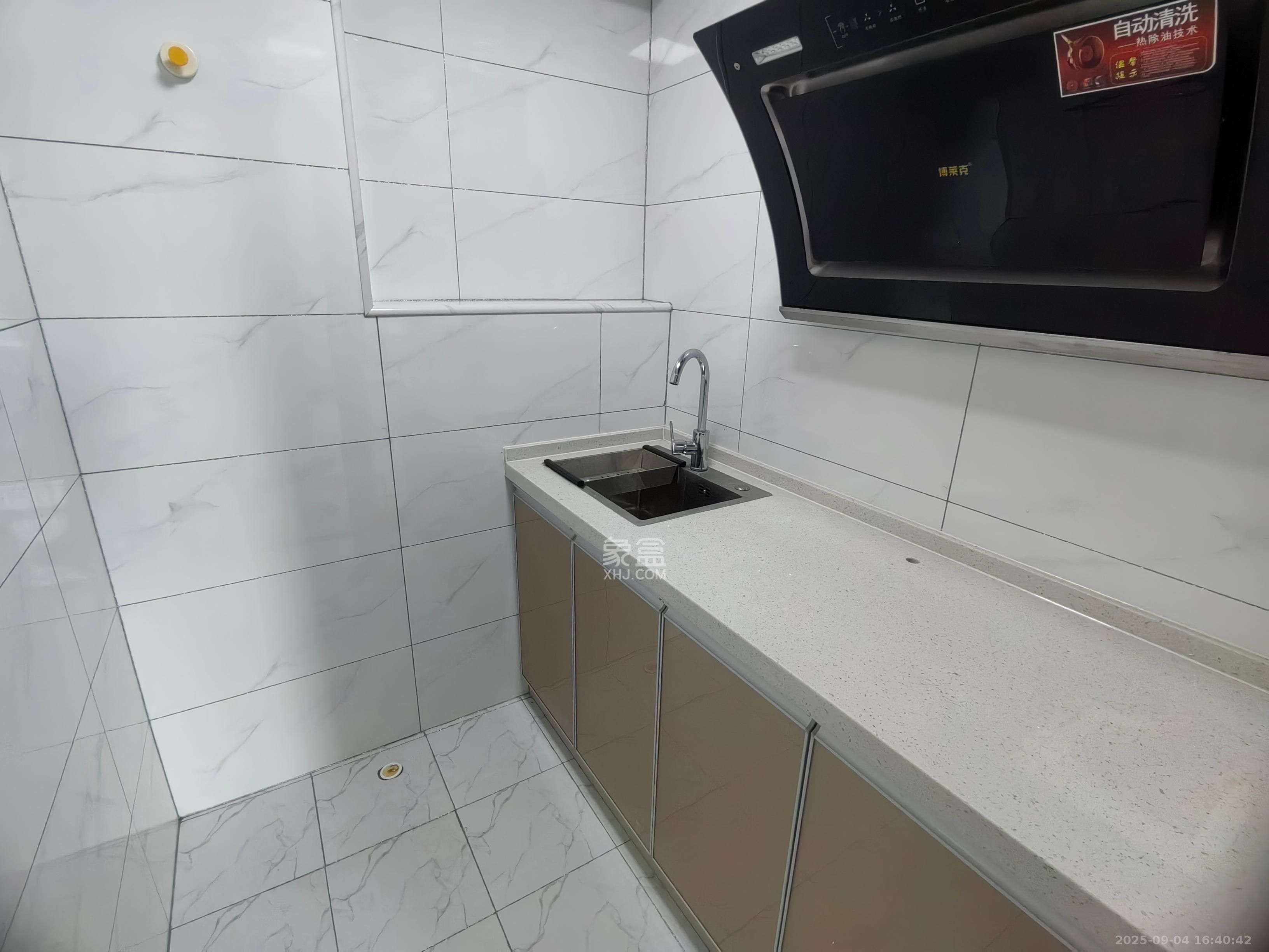 鄱阳佳郡 1室1厅1卫 1100.0元/月 鄱阳佳郡 1室1厅1卫 1100.0元/月室内图