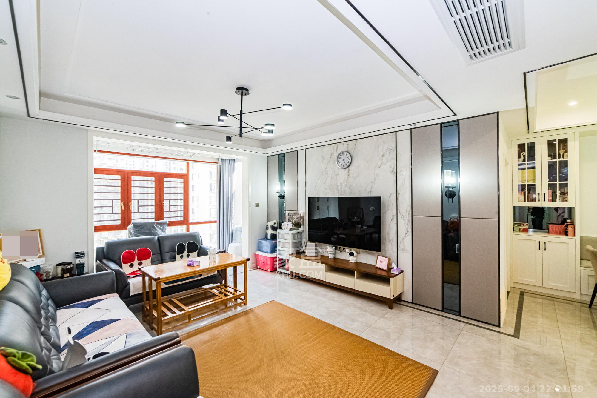 湘江世纪城融江苑 3室2厅2卫 130.0万 湘江世纪城融江苑 3室2厅2卫 130.0万客厅