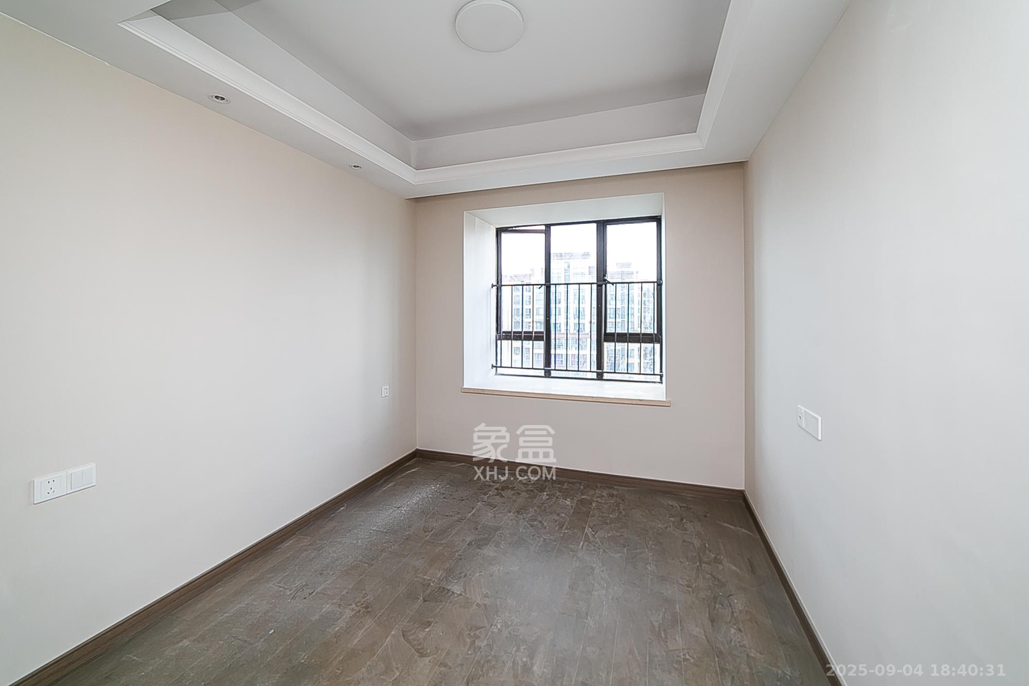 新力铂园（江山云著）  3室2厅2卫    116.8万卧室