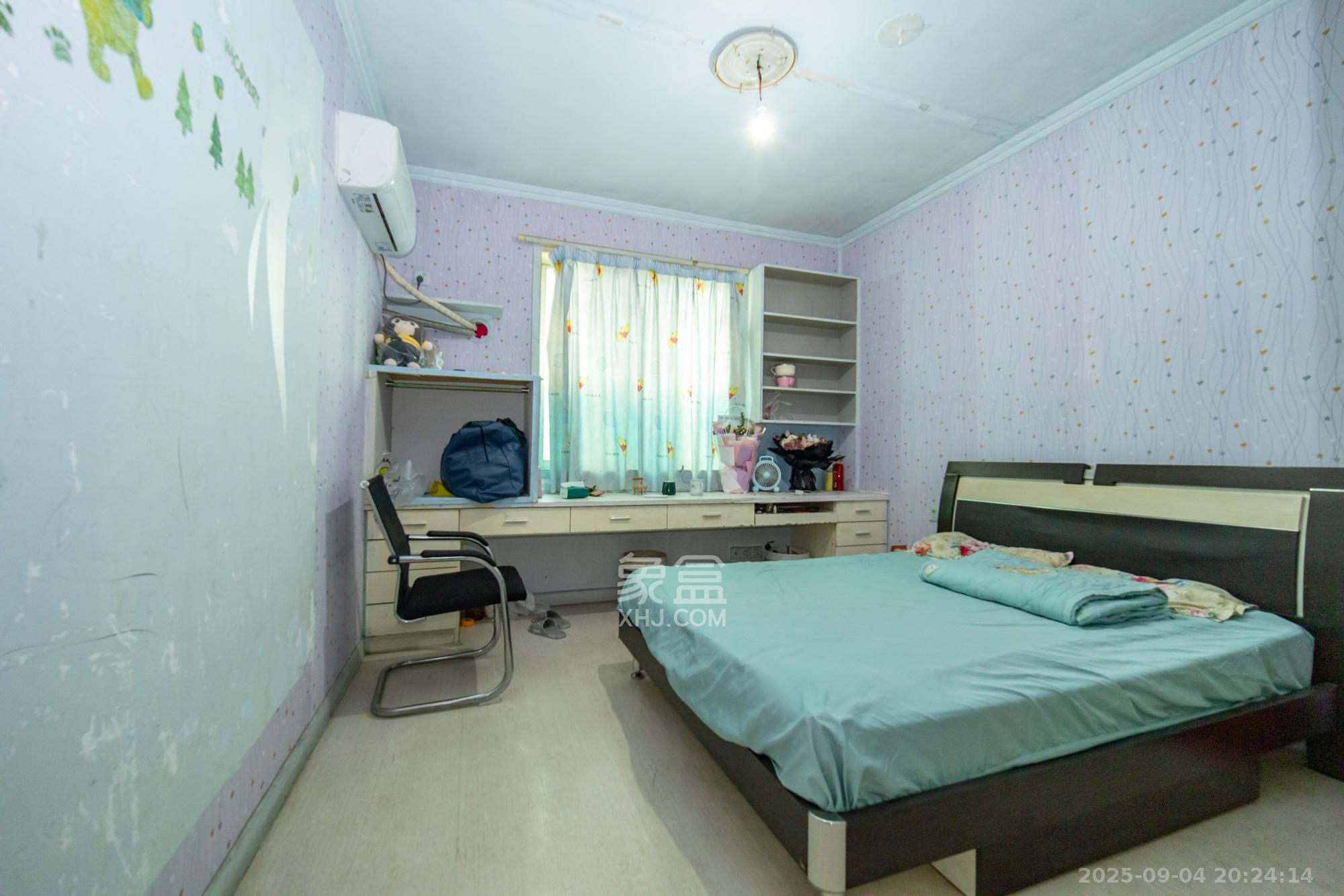 中南汽车世界 4室2厅2卫 46.8万 中南汽车世界 4室2厅2卫 46.8万卧室