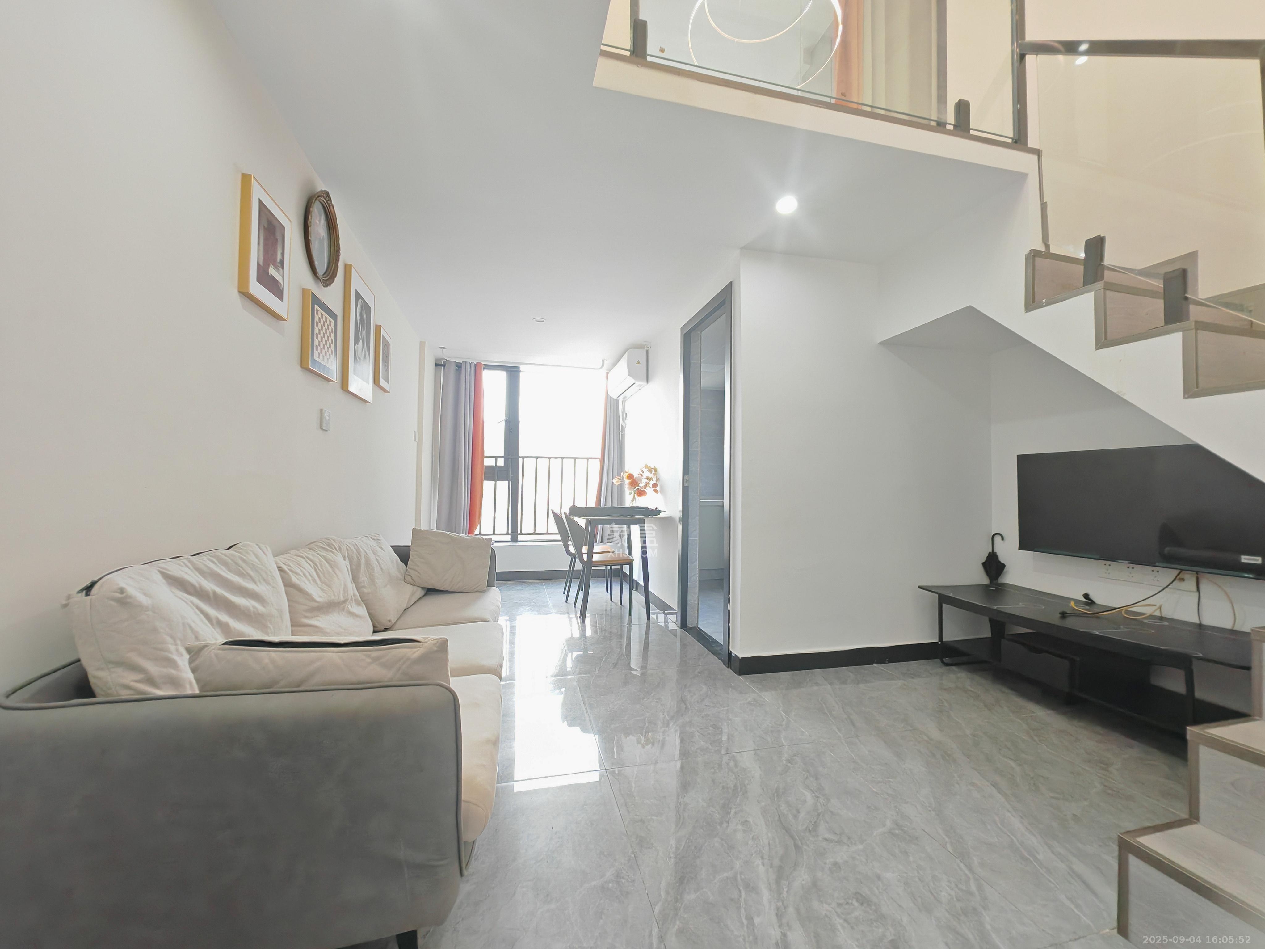 卓越中寰  2室1厅1卫    2200.0元/月 卓越中寰  2室1厅1卫    2200.0元/月