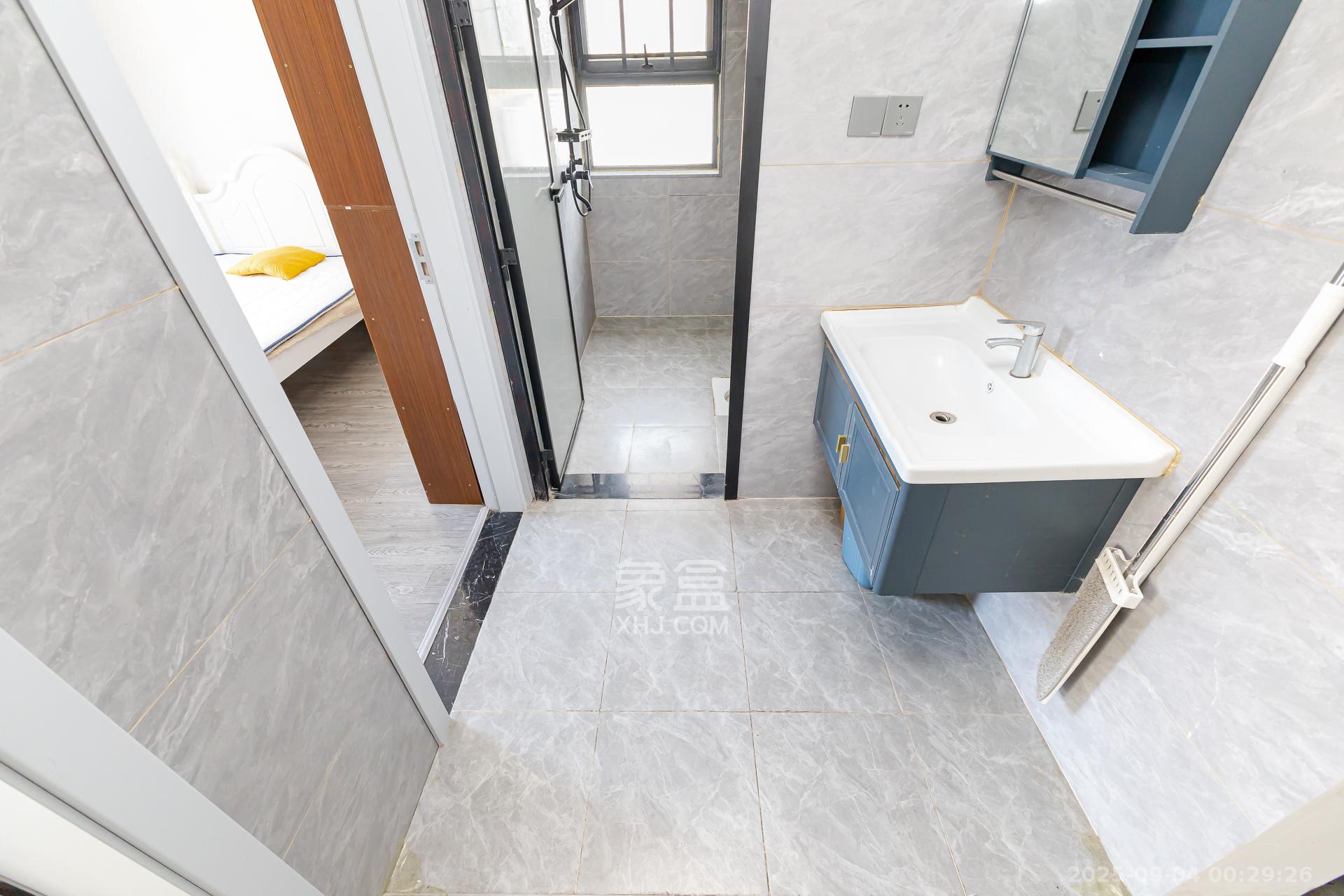 明发阅江悦府  4室2厅2卫    115.0万卫生间