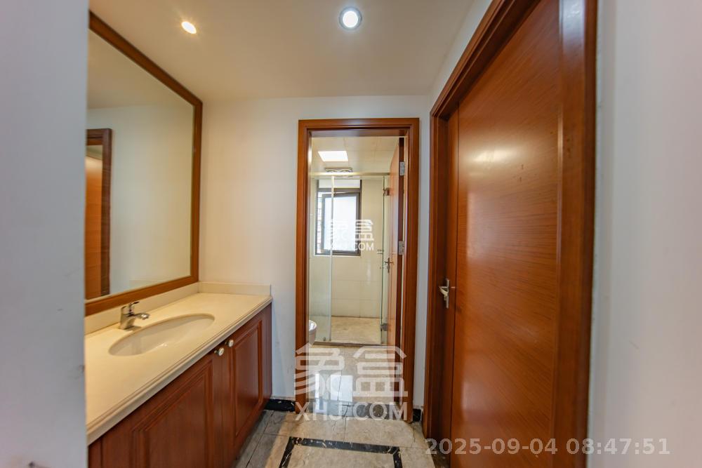 中海国际五期  4室2厅2卫    2500.0元/月 中海国际五期  4室2厅2卫    2500.0元/月室内图