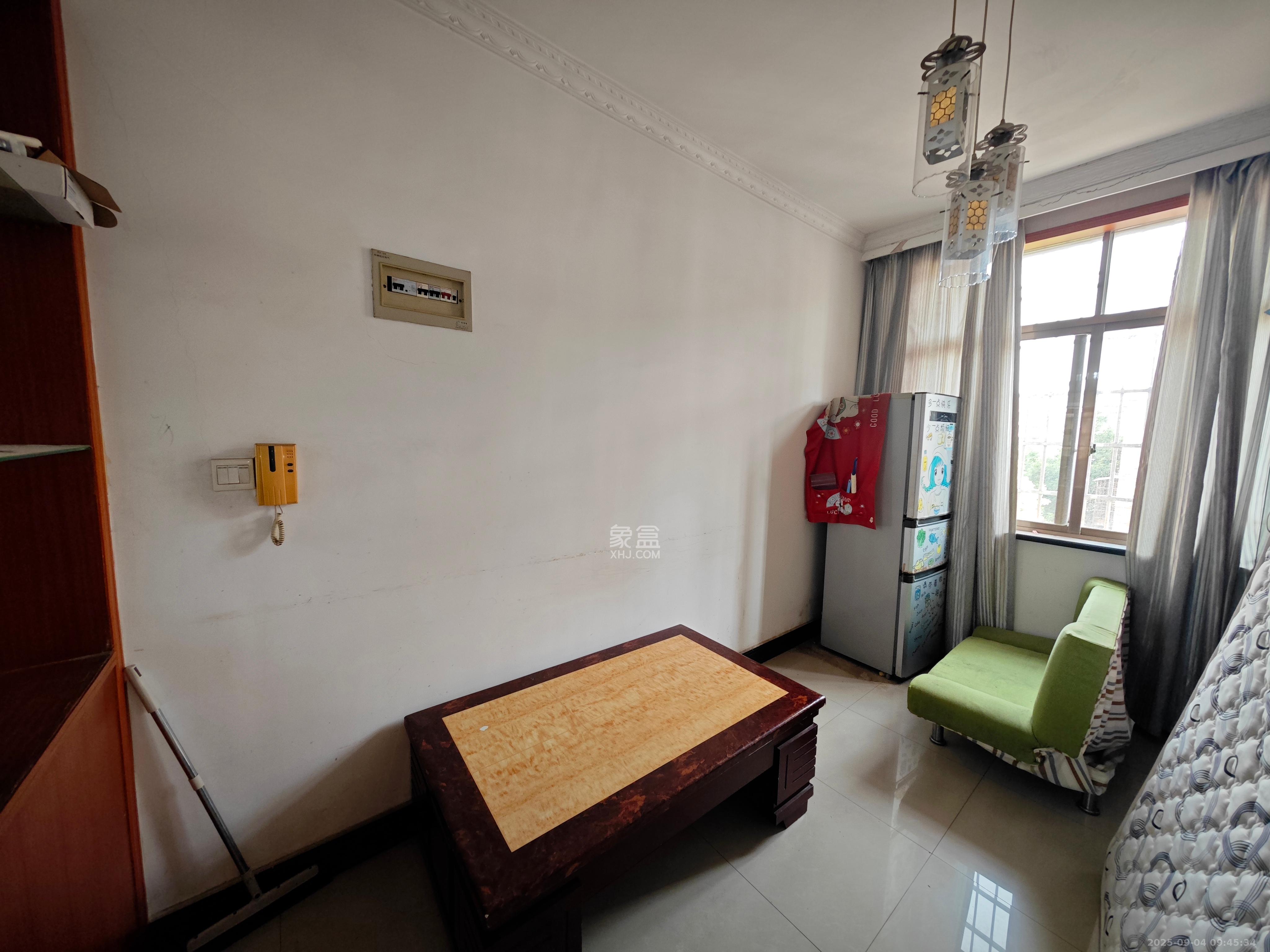 月湖安置小区（马栏山小区）  3室2厅1卫    1800.0元/月室内图
