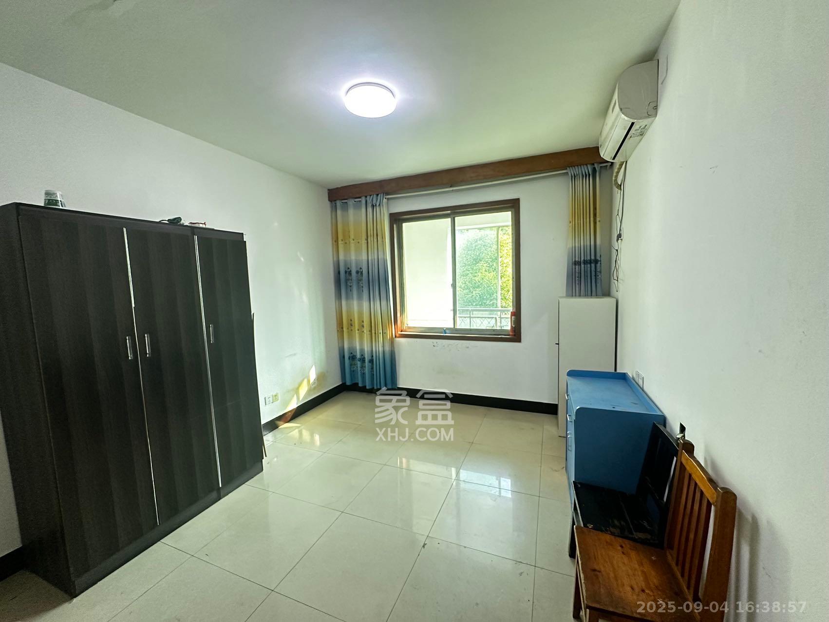 中南汽车世界 3室2厅1卫 1400.0元/月 中南汽车世界 3室2厅1卫 1400.0元/月室内图