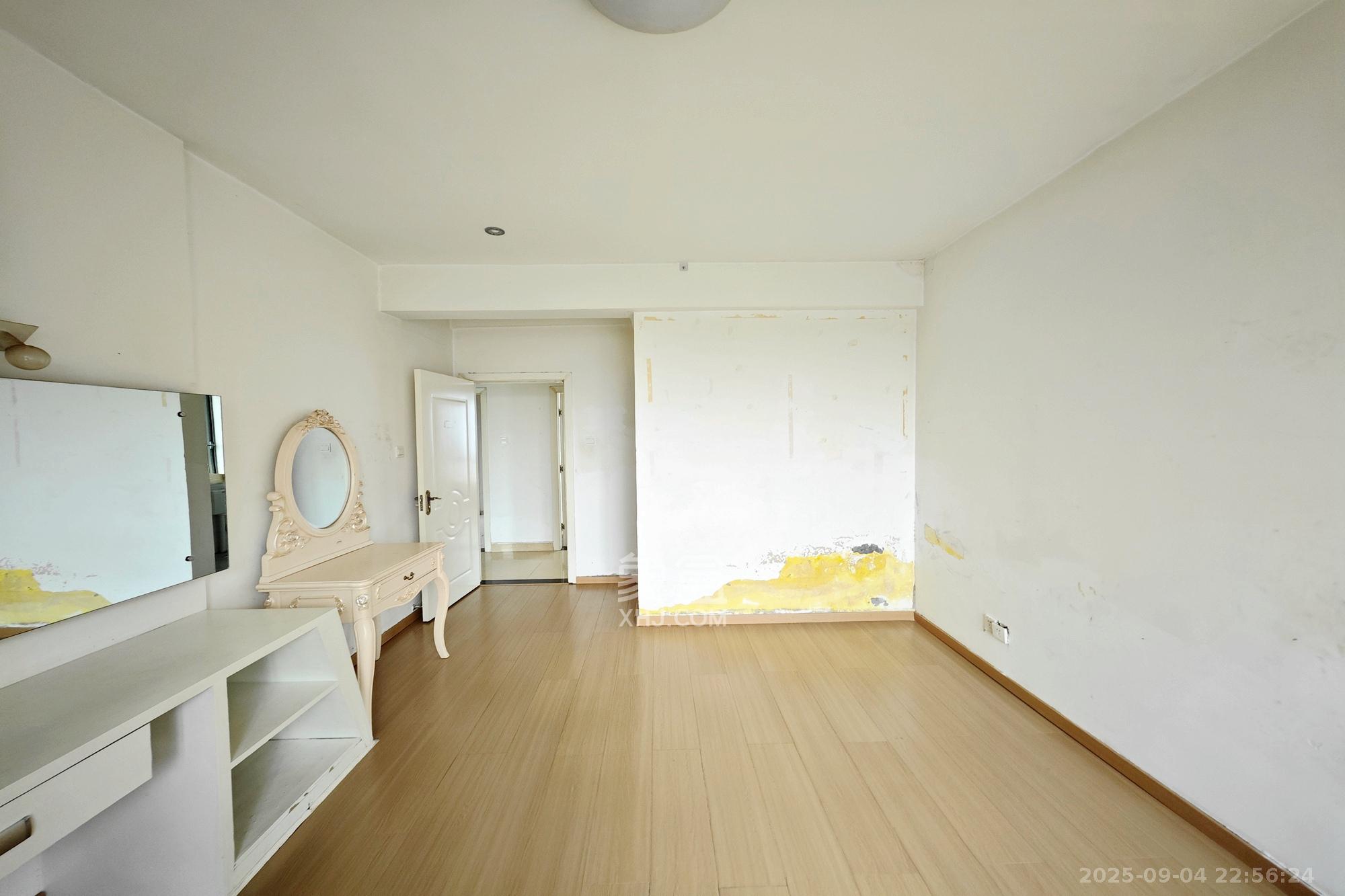 新城新世界一二三期  4室2厅2卫    142.0万 新城新世界一二三期  4室2厅2卫    142.0万卧室