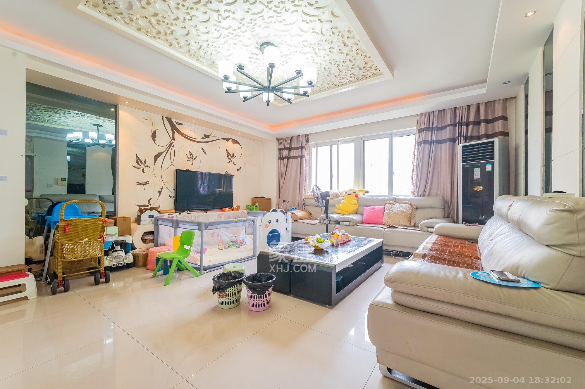 筑梦佳园 4室2厅2卫 99.8万 筑梦佳园 4室2厅2卫 99.8万客厅