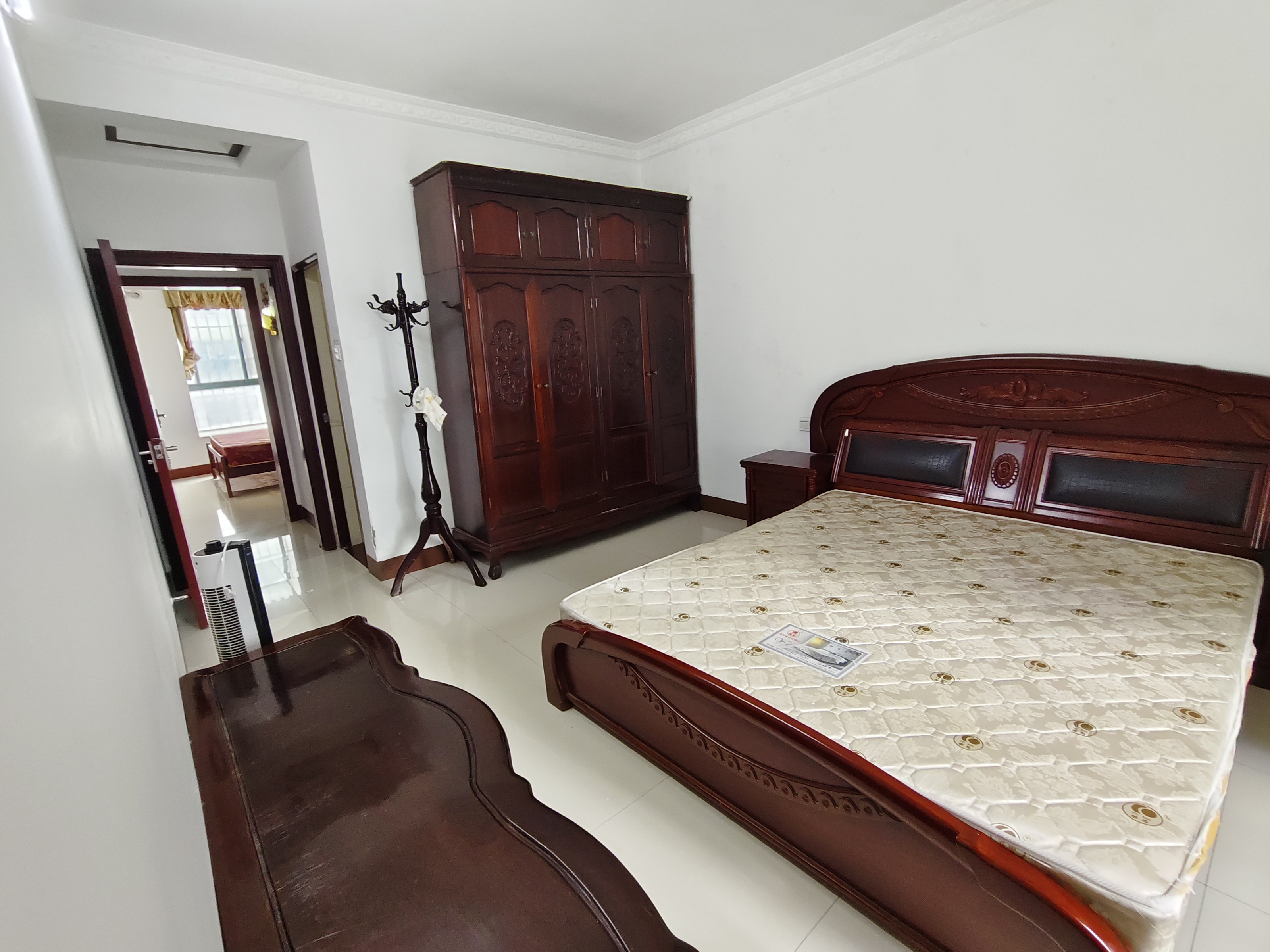 华荣府 3室2厅2卫 2500.0元/月 华荣府 3室2厅2卫 2500.0元/月室内图