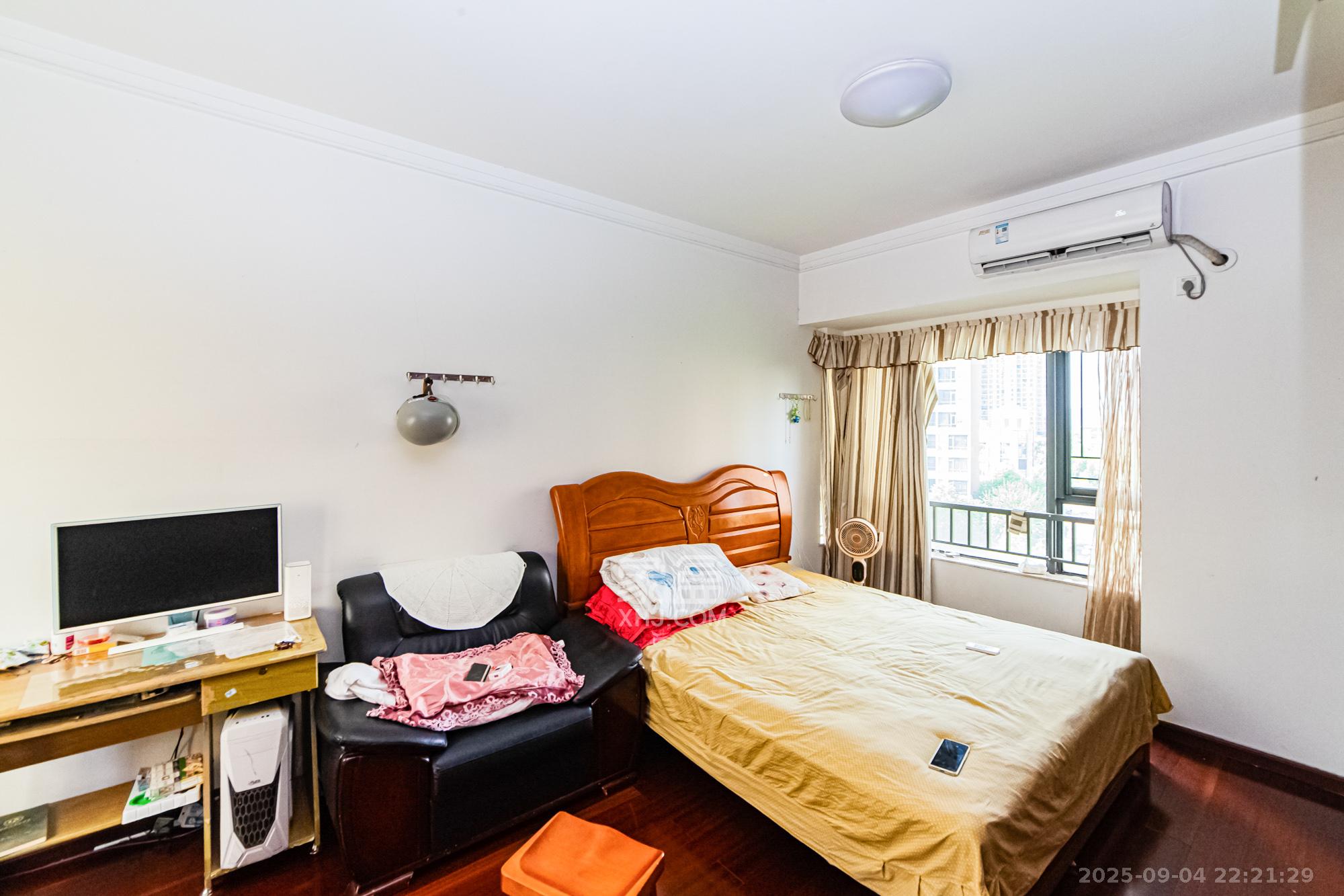 珠江花城四期花盛 3室2厅2卫 116.0万 珠江花城四期花盛 3室2厅2卫 116.0万卧室