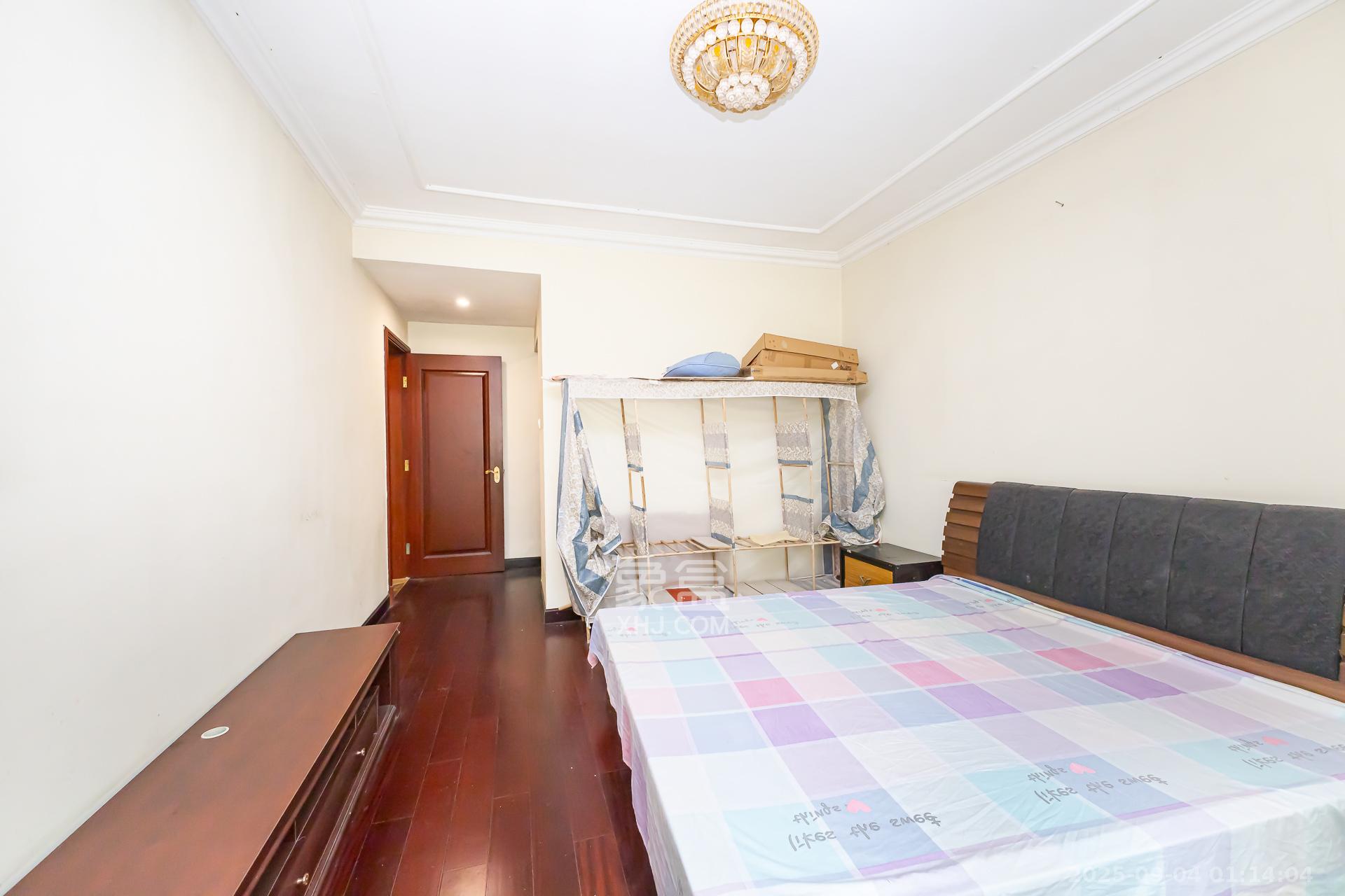 恒大名都 4室2厅2卫 76.50万 恒大名都 4室2厅2卫 76.50万卧室