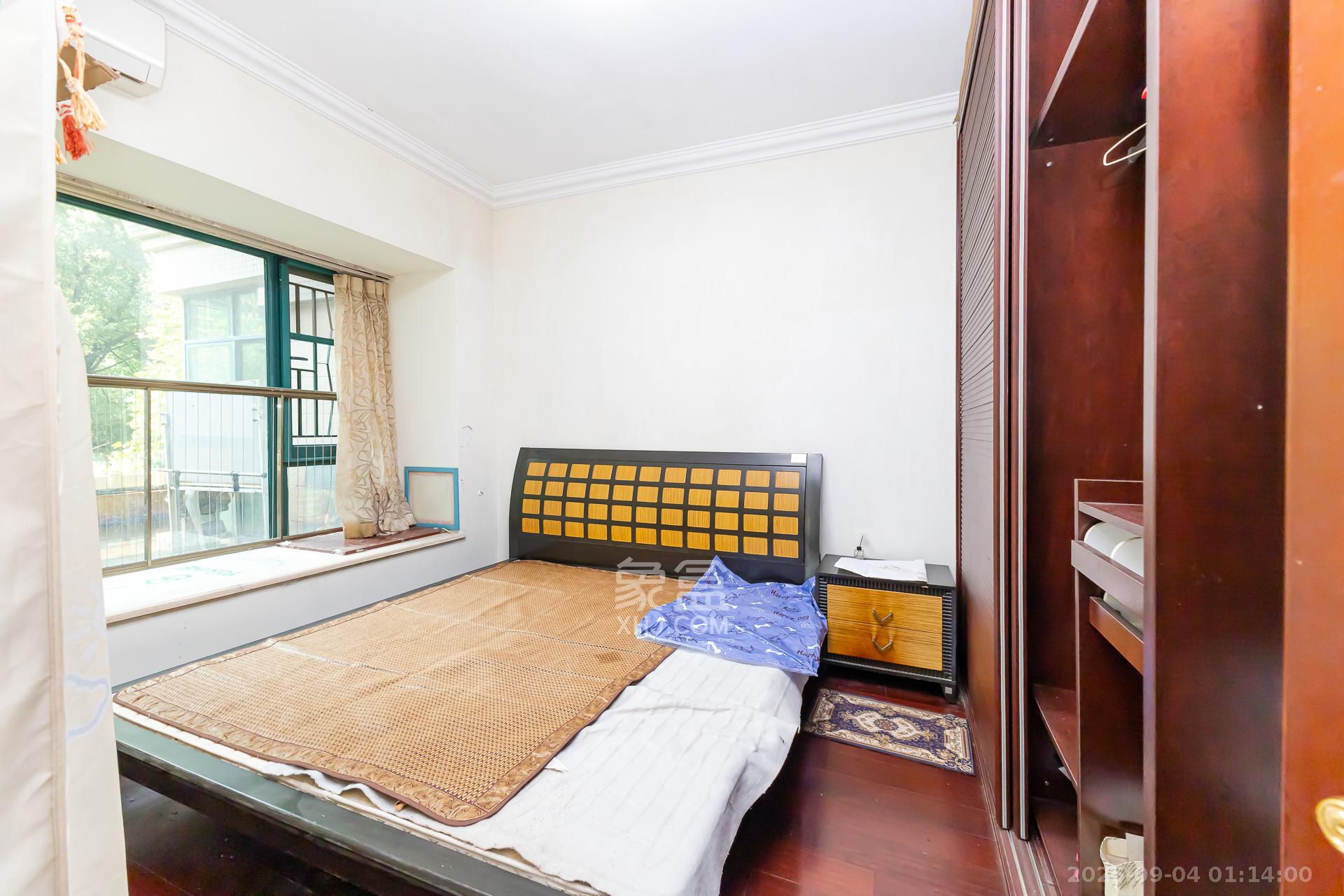 恒大名都 4室2厅2卫 76.50万 恒大名都 4室2厅2卫 76.50万卧室