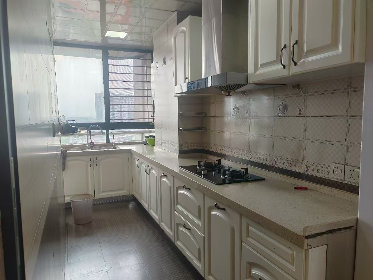 龙洲馨苑 2室2厅1卫 1600.0元/月 龙洲馨苑 2室2厅1卫 1600.0元/月室内图