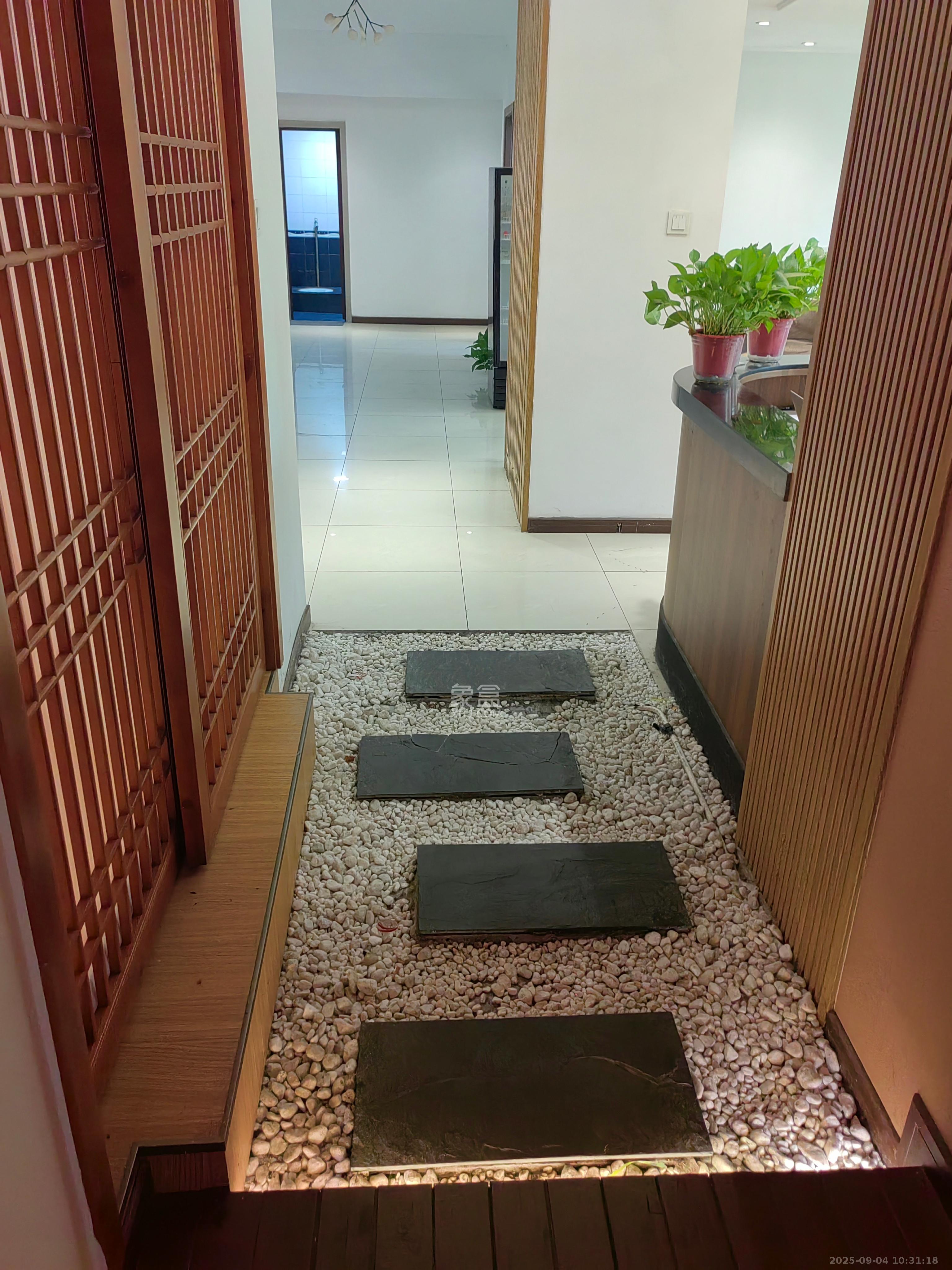 三湘小区  6室4厅2卫   5600.00元/月室内图