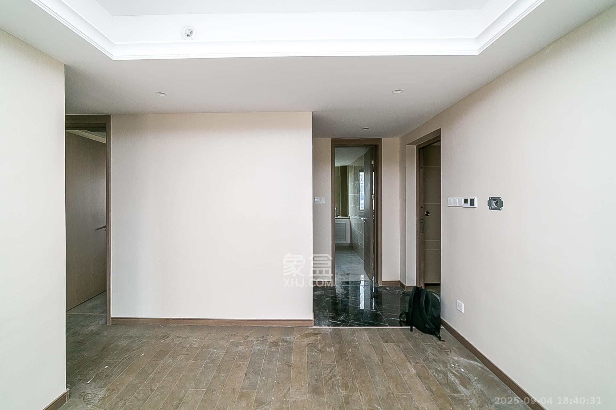 新力铂园（江山云著）  3室2厅2卫    116.8万客厅