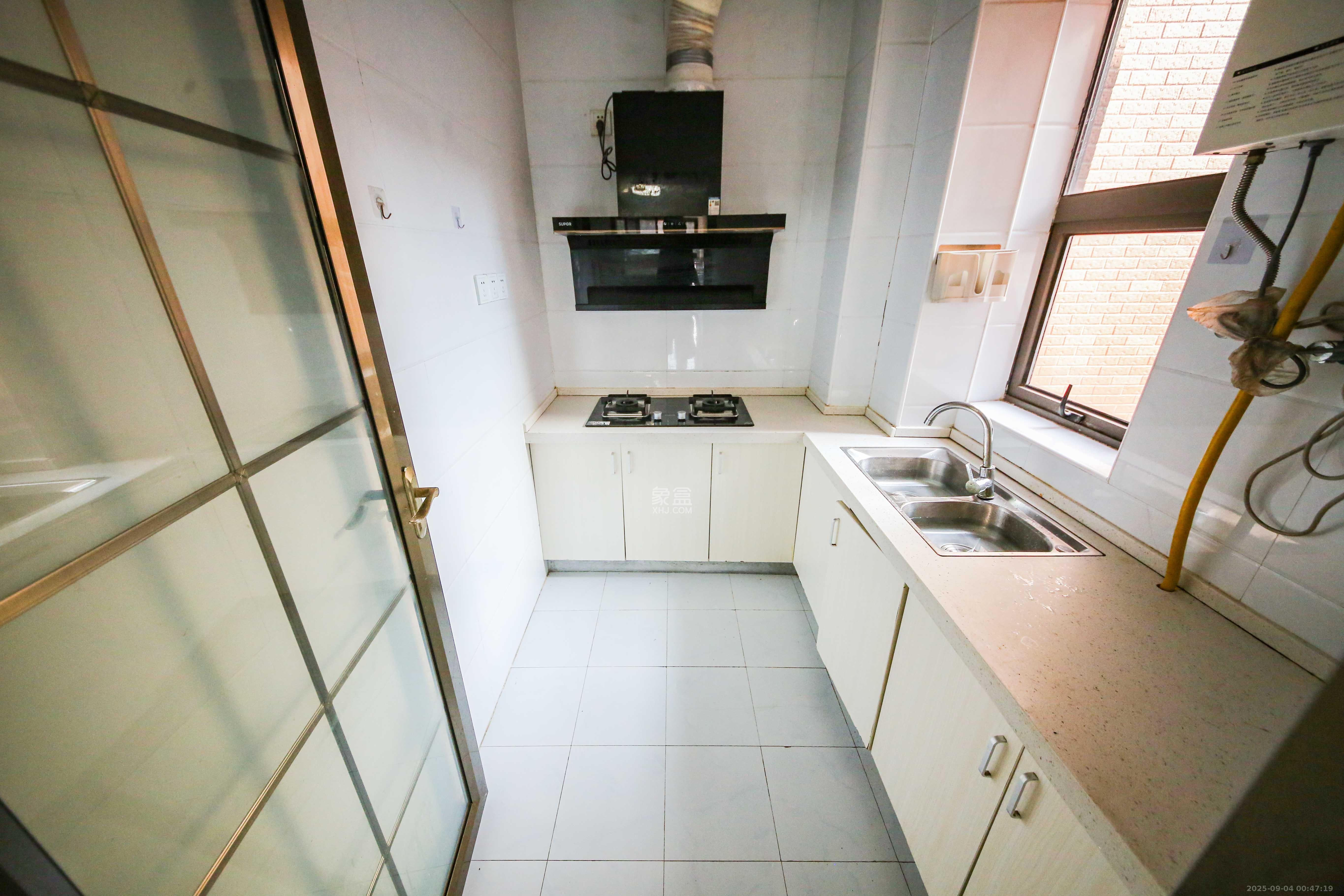 润屋美院 3室2厅1卫 88.0万 润屋美院 3室2厅1卫 88.0万厨房