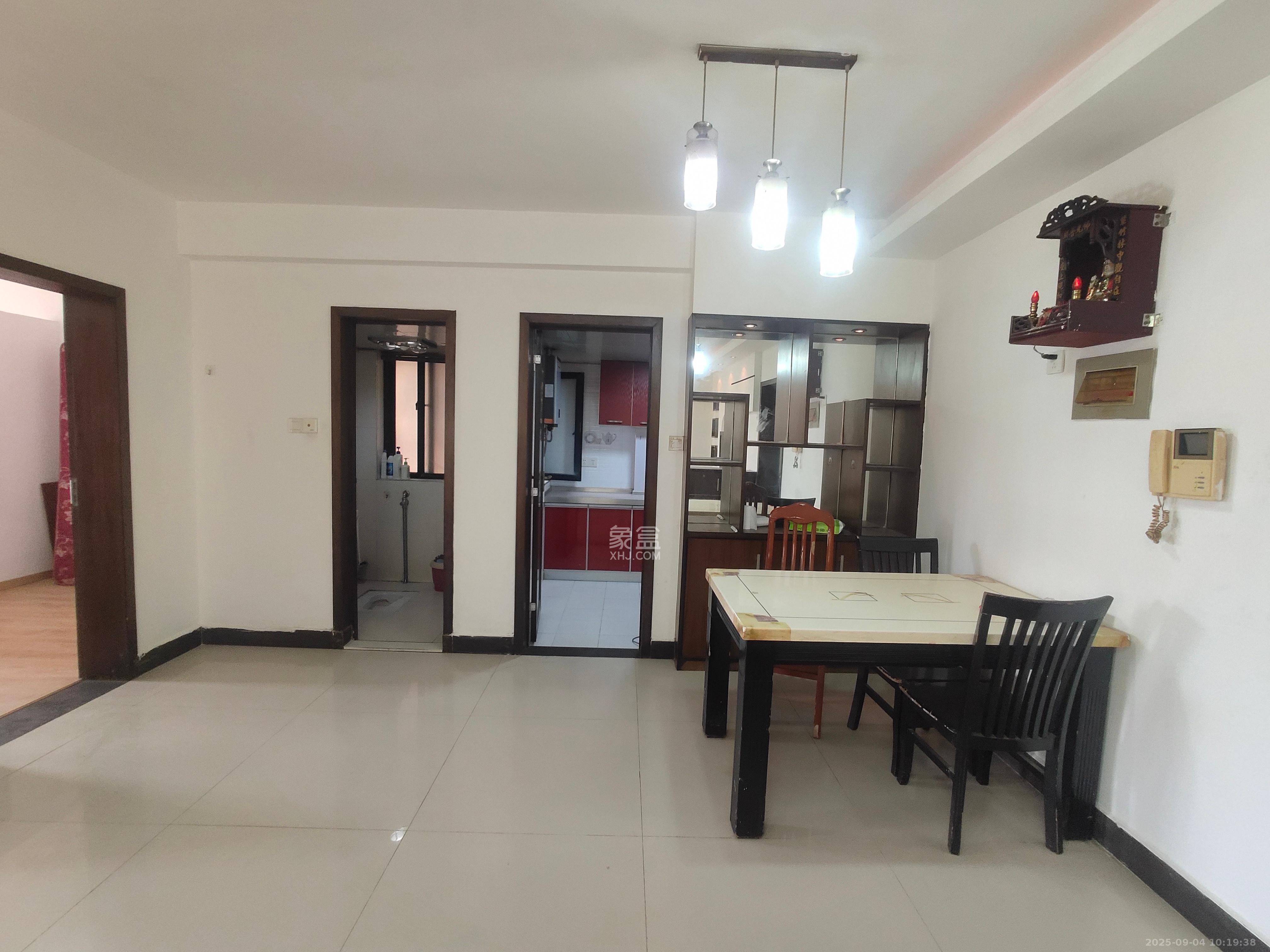 南国新城  2室2厅1卫    2000.0元/月室内图