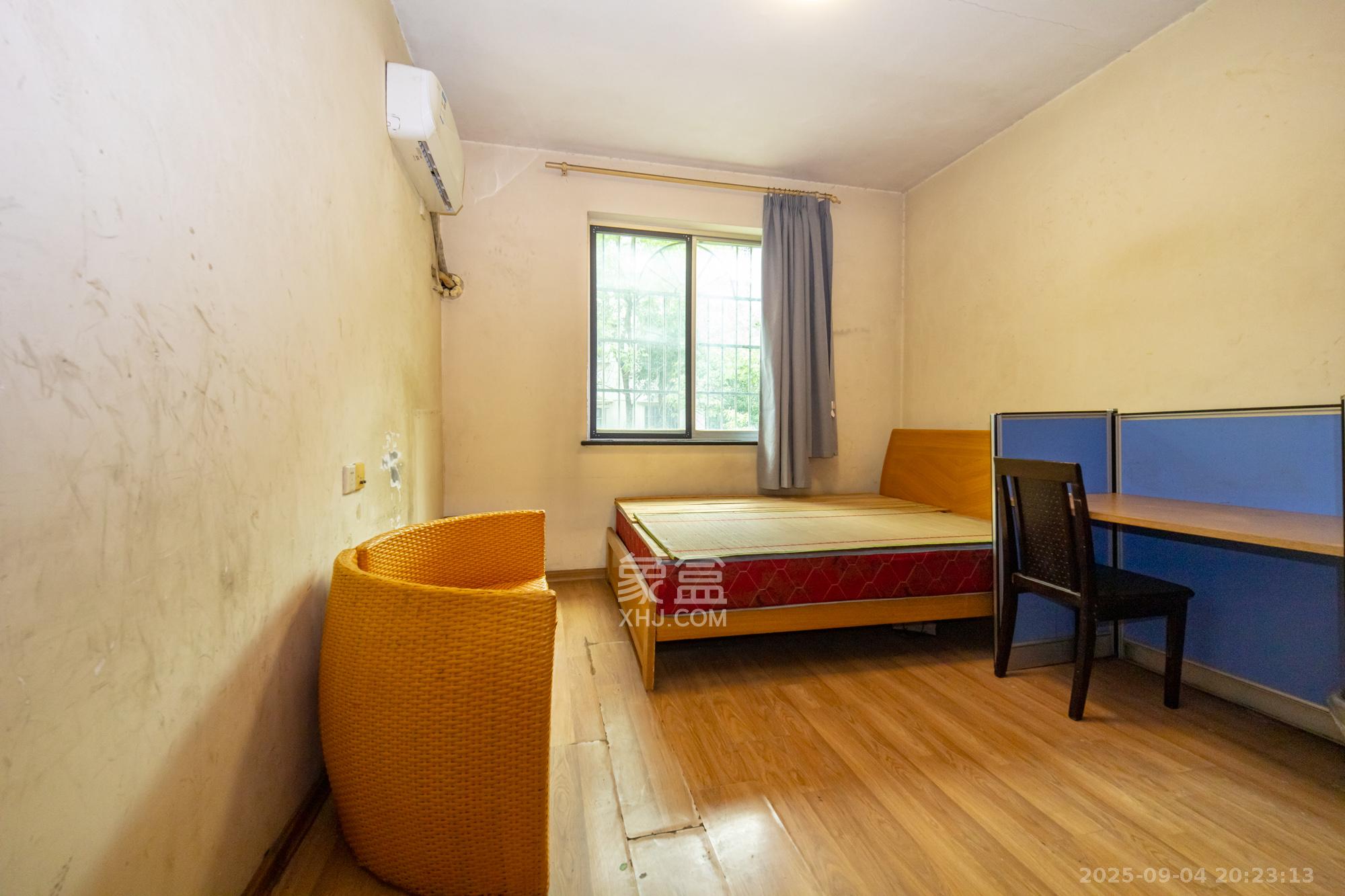 中南汽车世界 3室2厅1卫 38.8万 中南汽车世界 3室2厅1卫 38.8万卧室