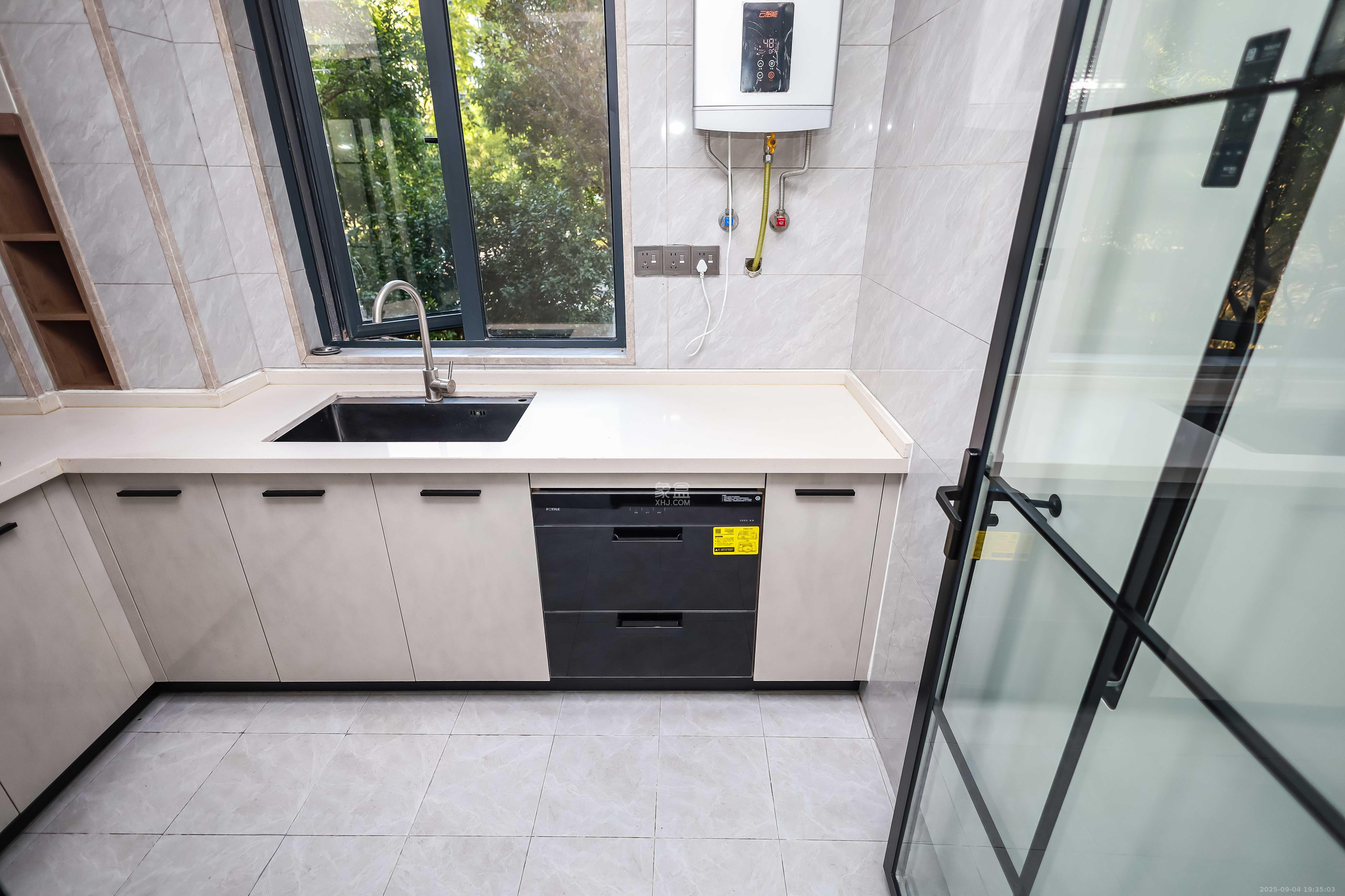 金侨风华府  4室2厅2卫    99.8万 金侨风华府  4室2厅2卫    99.8万厨房