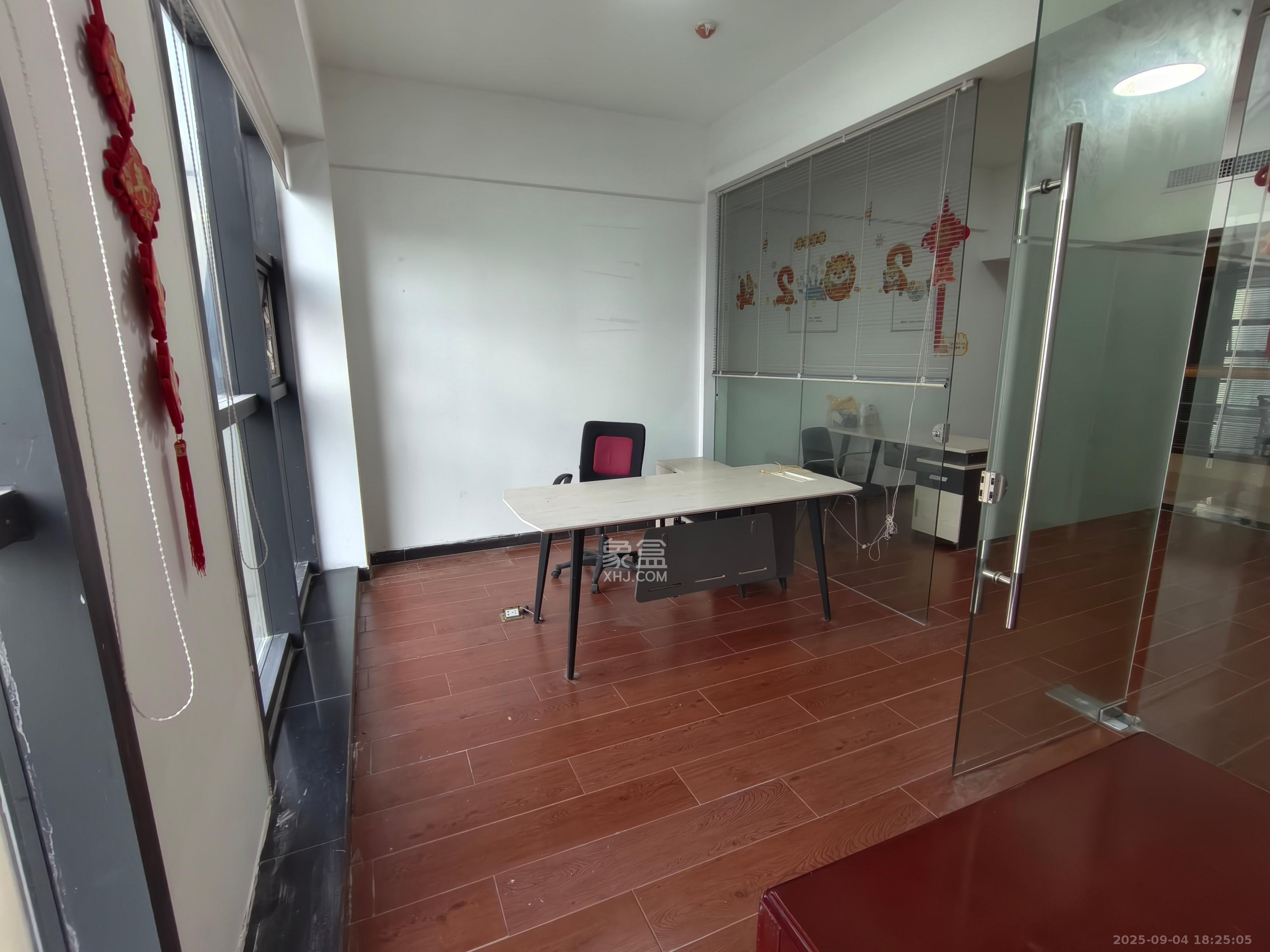 万坤图财富广场  1室1厅1卫    2600.0元/月 万坤图财富广场  1室1厅1卫    2600.0元/月室内图