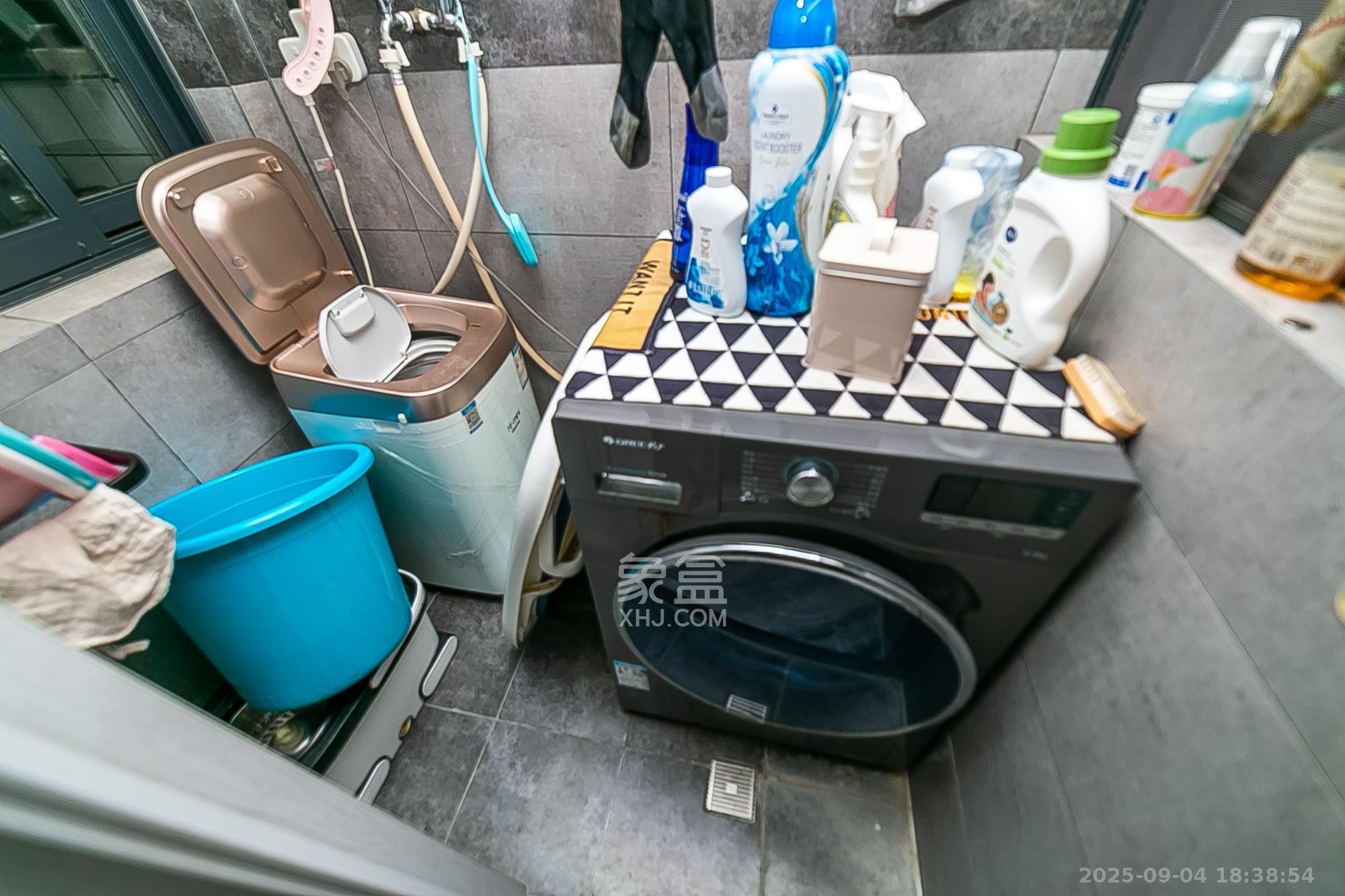 荣悦台  2室2厅1卫    92.0万 荣悦台  2室2厅1卫    92.0万阳台