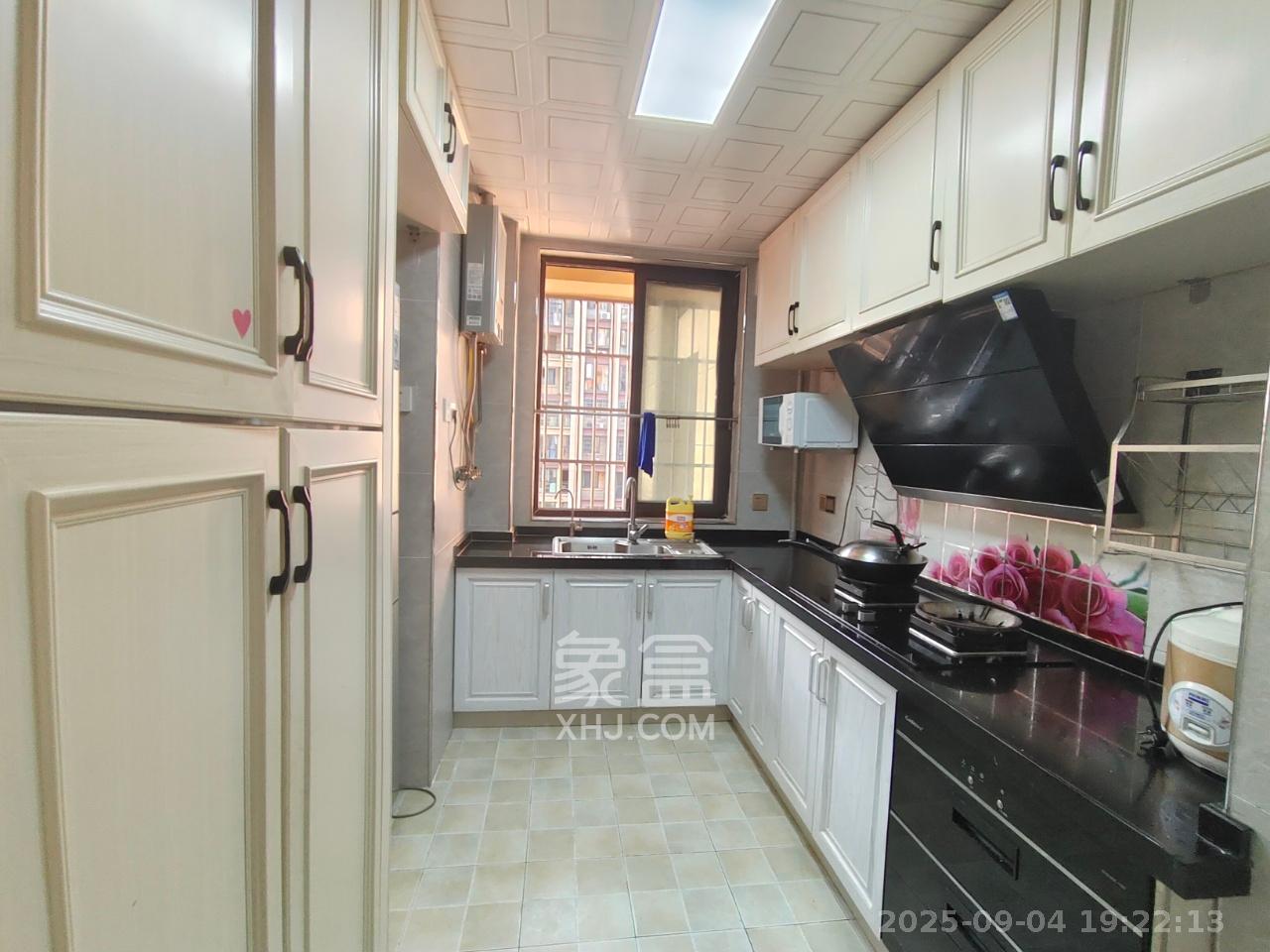 东方美地  4室2厅2卫    2500.0元/月 东方美地  4室2厅2卫    2500.0元/月室内图