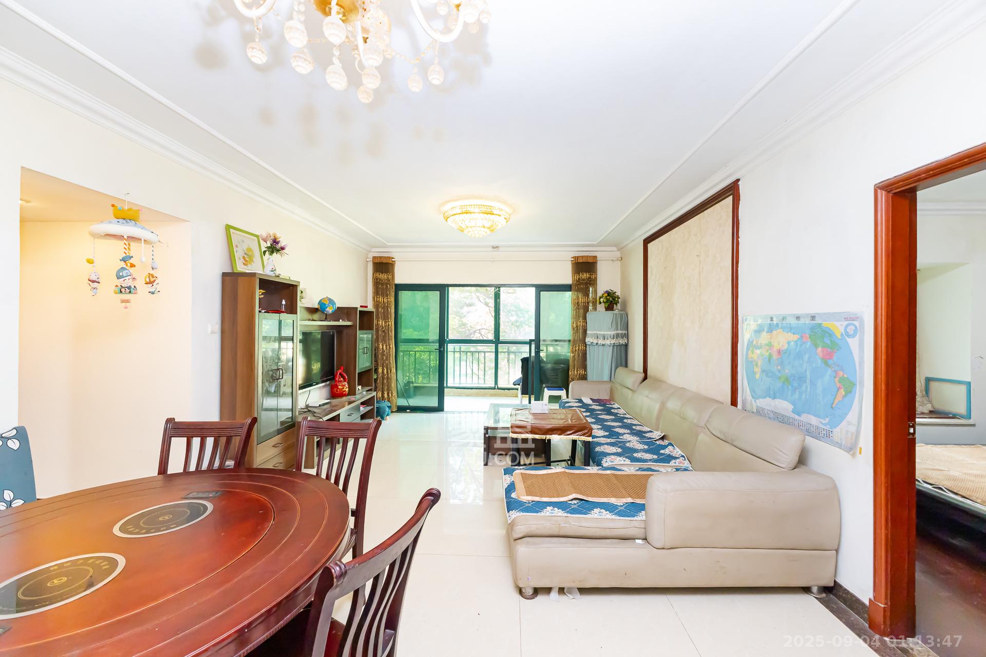 恒大名都 4室2厅2卫 76.50万 恒大名都 4室2厅2卫 76.50万客厅