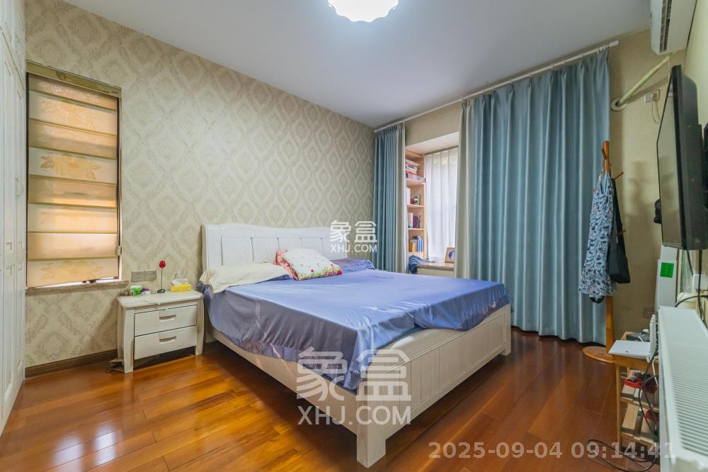 华润凤凰城三期 4室2厅2卫 3300.0元/月 华润凤凰城三期 4室2厅2卫 3300.0元/月室内图