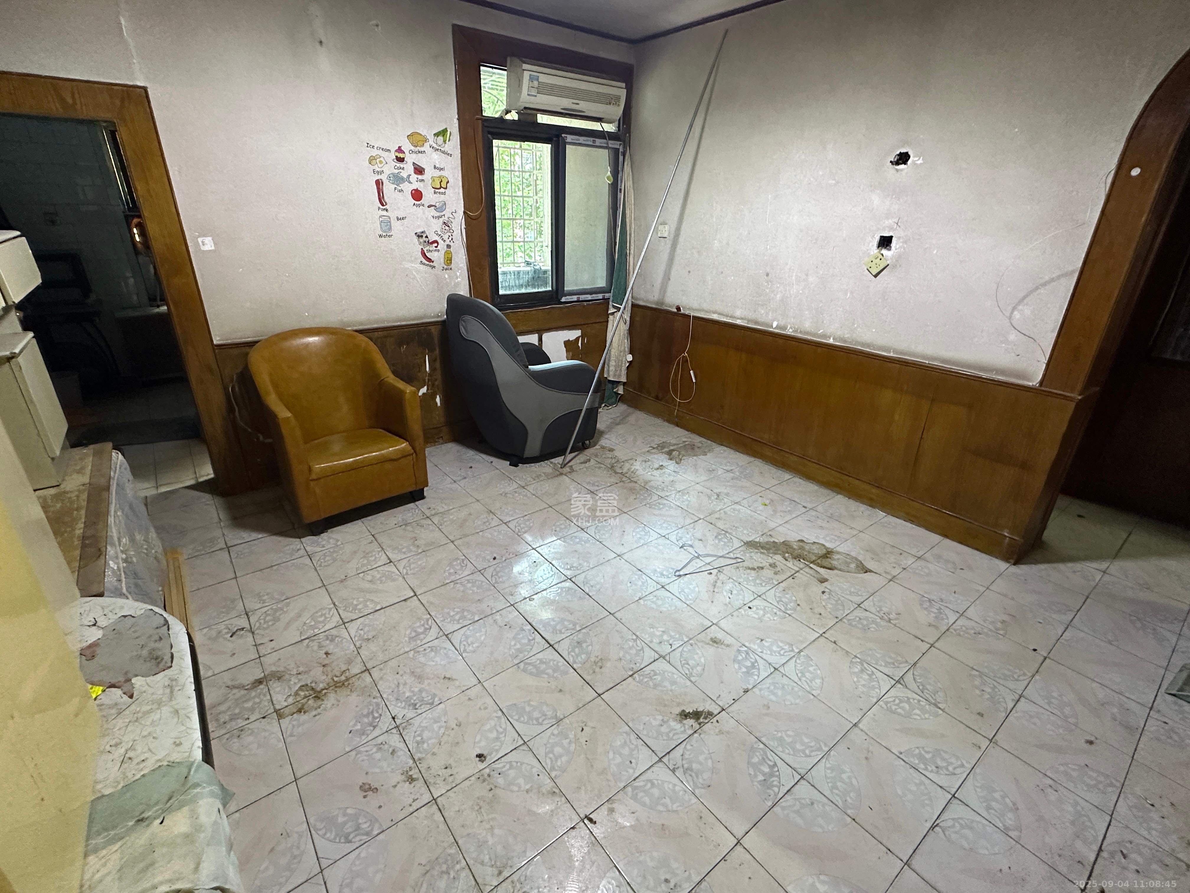 长坡社区  3室1厅1卫   1000.00元/月室内图1